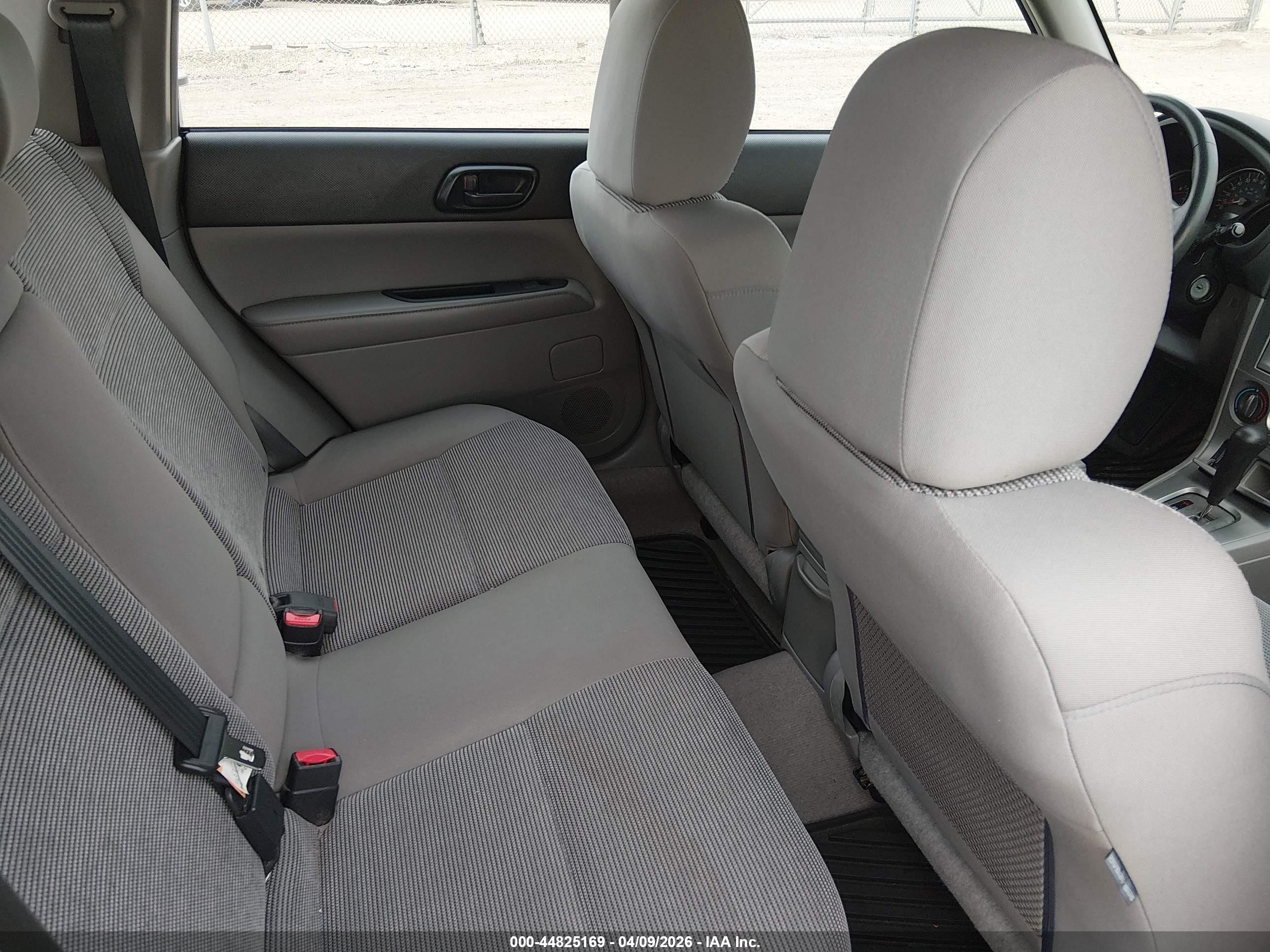 2007 Subaru Forester 2.5x Silver vin: JF1SG63657H747666