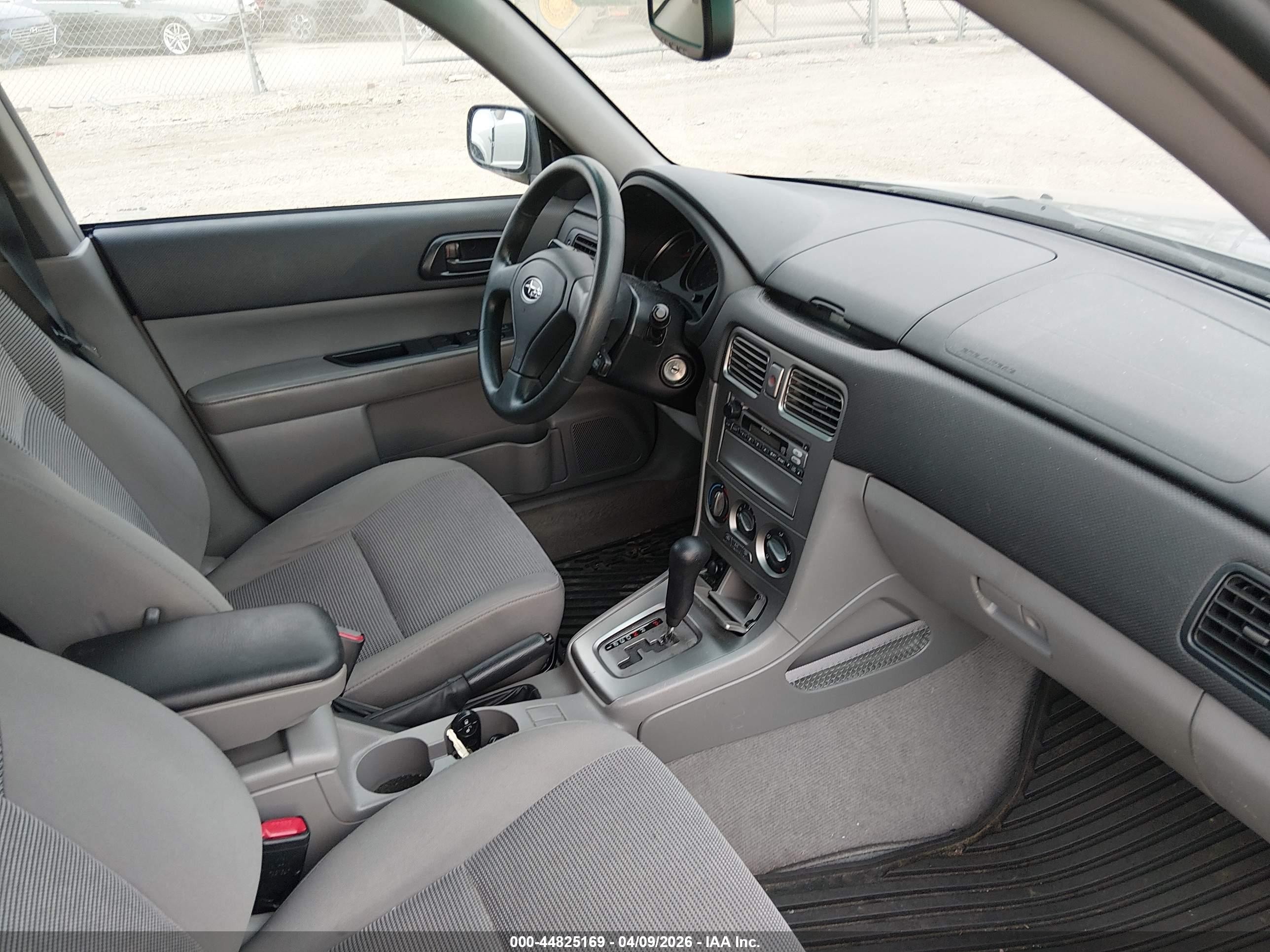 2007 Subaru Forester 2.5x Silver vin: JF1SG63657H747666