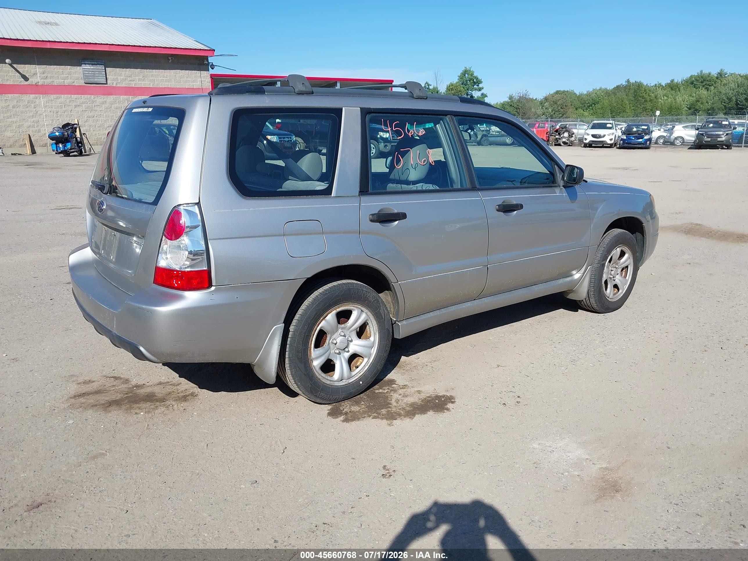 2007 Subaru Forester 2.5x Silver vin: JF1SG63667H747711