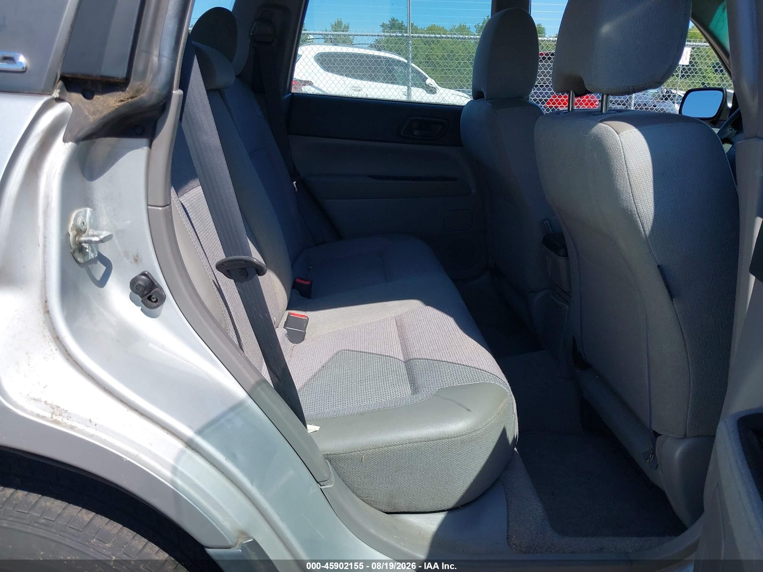 2004 Subaru Forester 2.5x Silver vin: JF1SG63674H729536