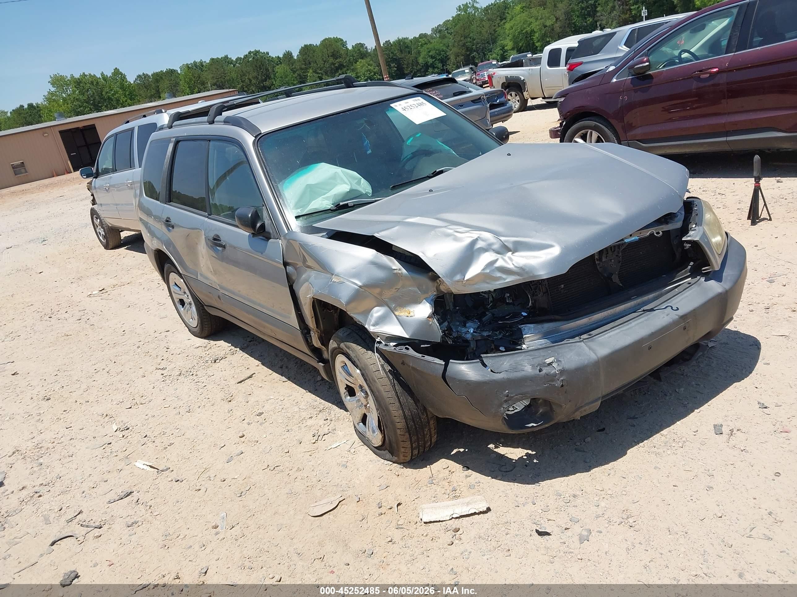 2005 Subaru Forester 2.5x Silver vin: JF1SG63685H715470