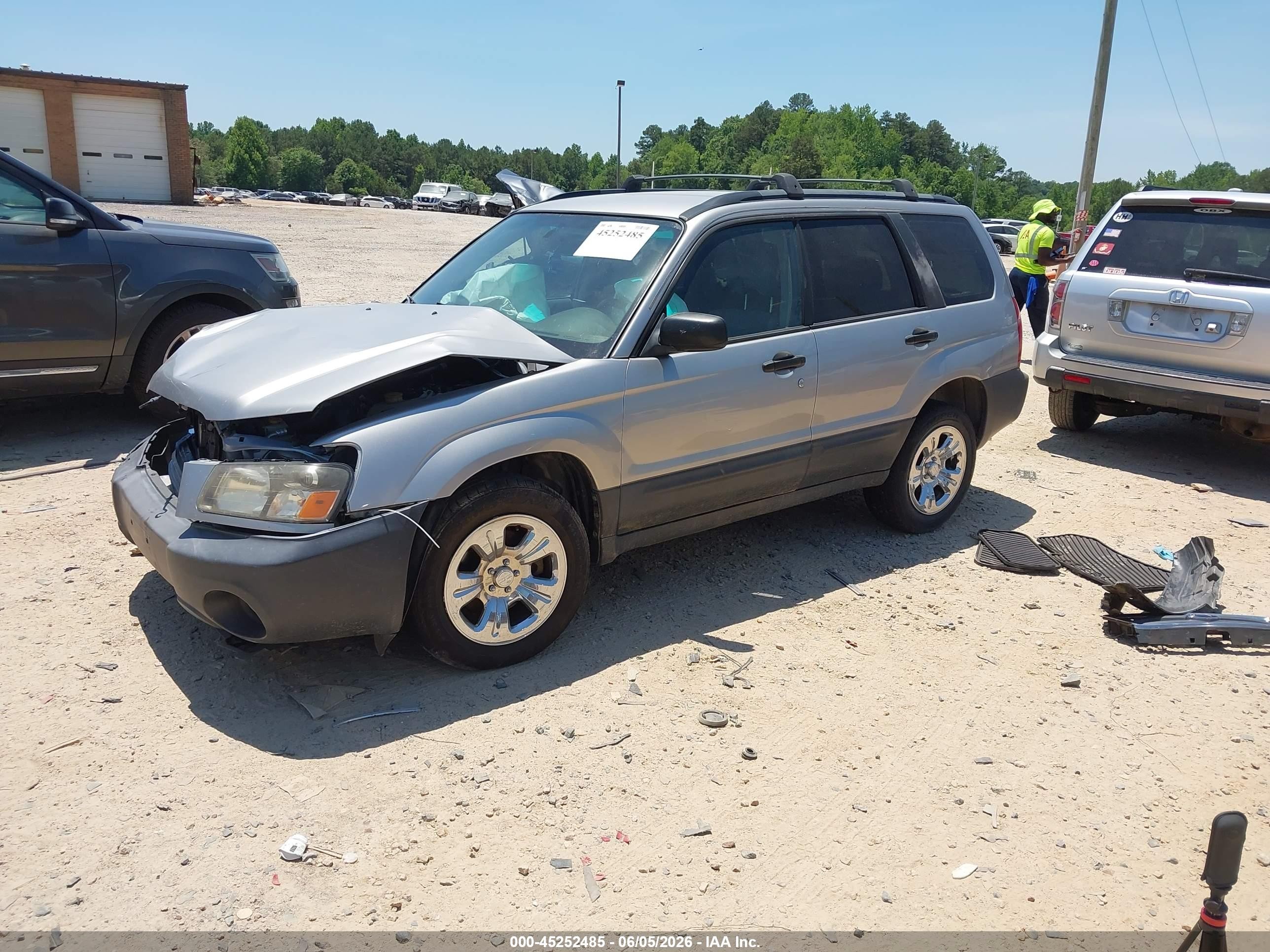 2005 Subaru Forester 2.5x Silver vin: JF1SG63685H715470