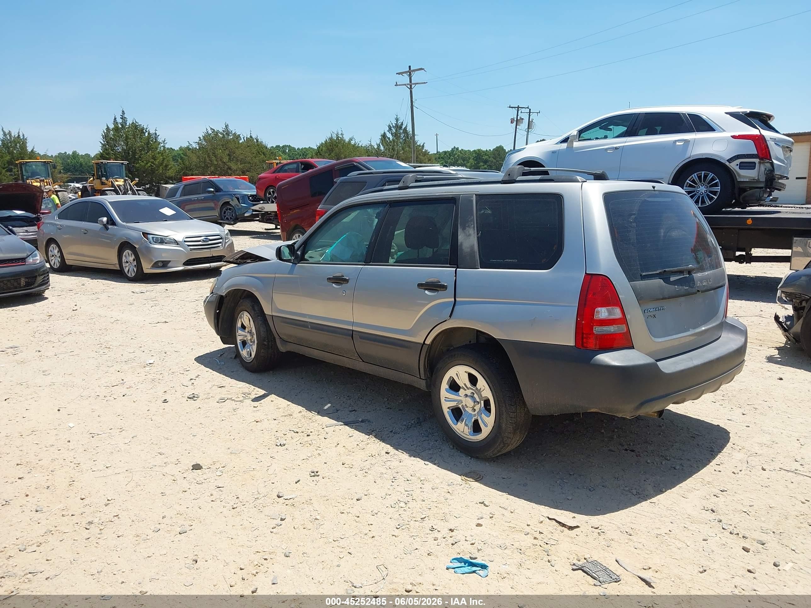 2005 Subaru Forester 2.5x Silver vin: JF1SG63685H715470