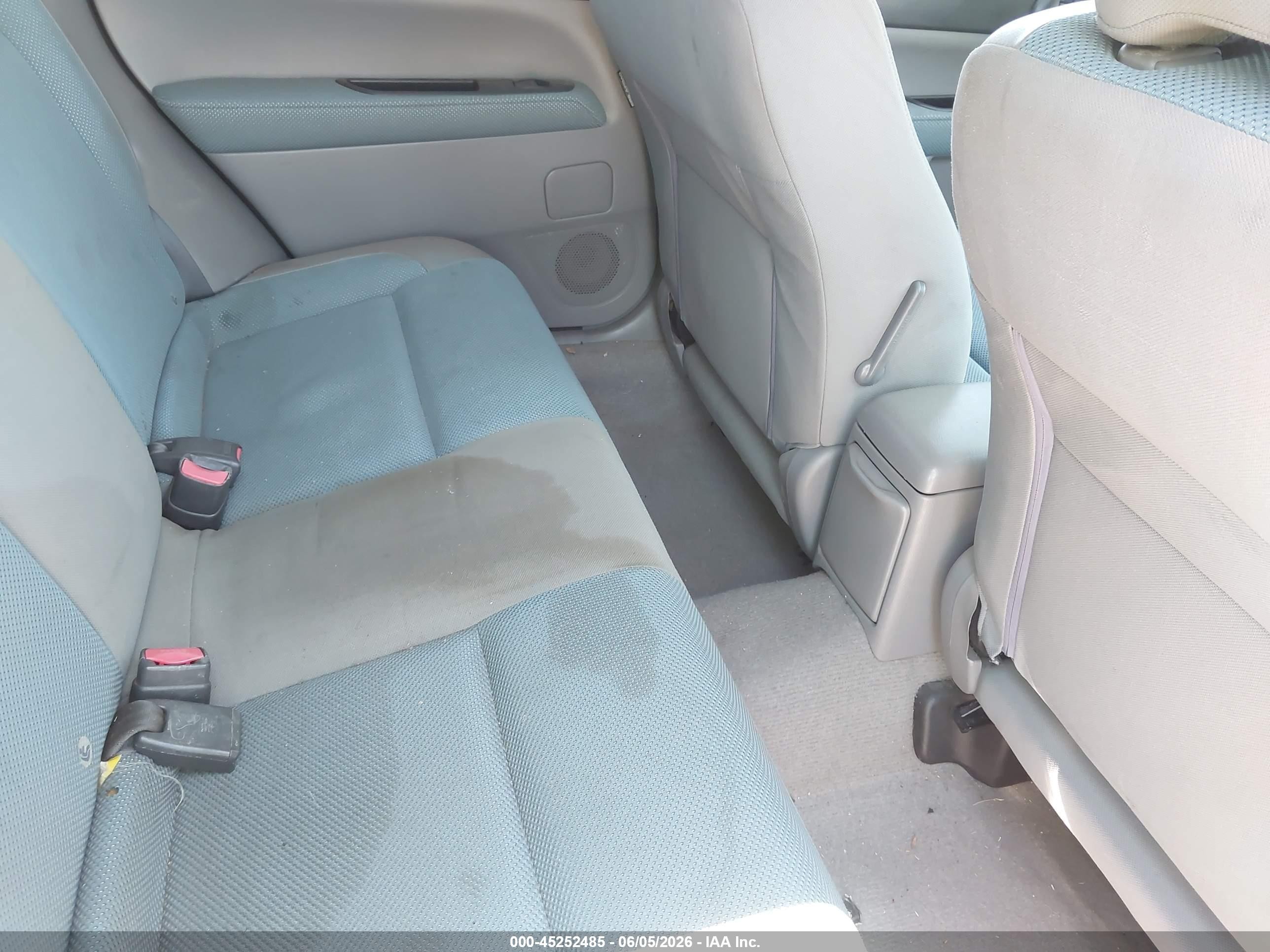 2005 Subaru Forester 2.5x Silver vin: JF1SG63685H715470