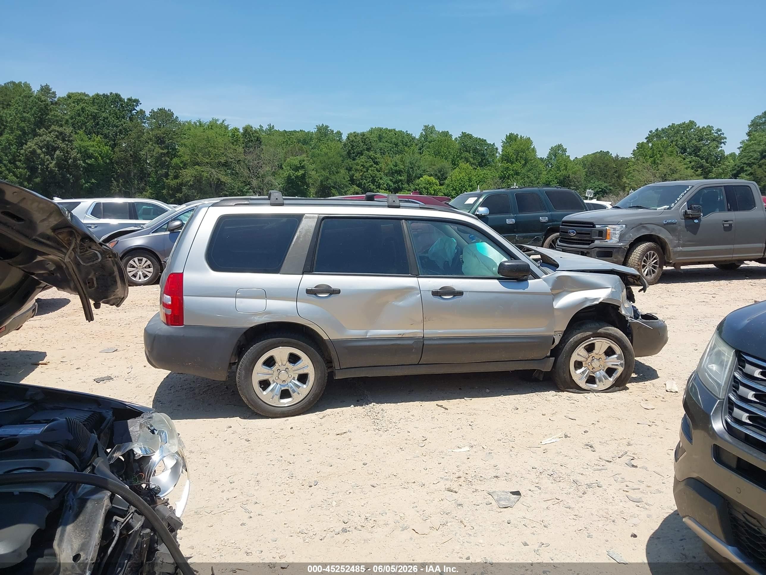 2005 Subaru Forester 2.5x Silver vin: JF1SG63685H715470