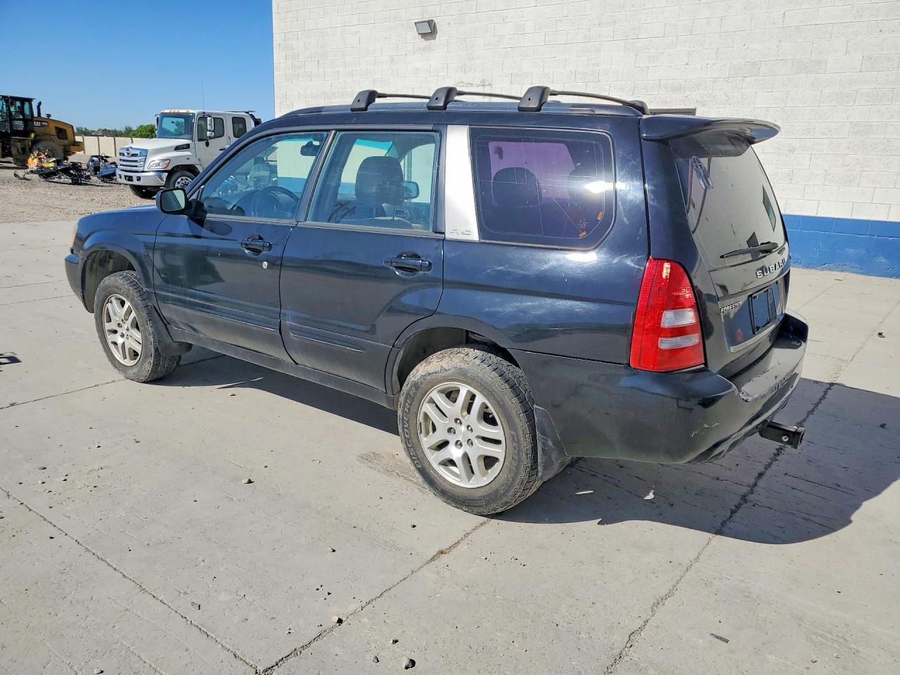 2004 Subaru Forester 2.5x Black vin: JF1SG636X4G710727