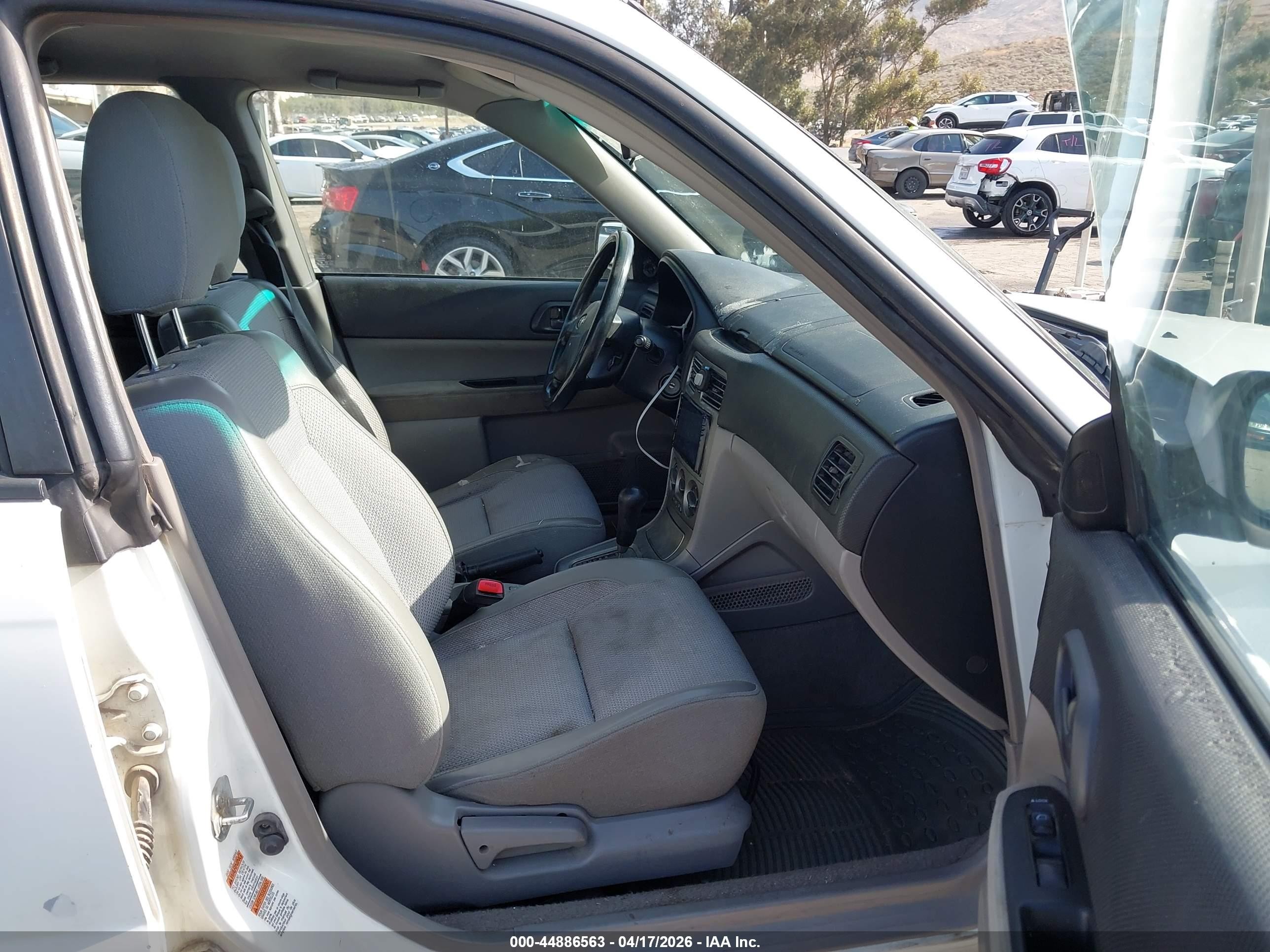 2004 Subaru Forester 2.5x White vin: JF1SG636X4H707496