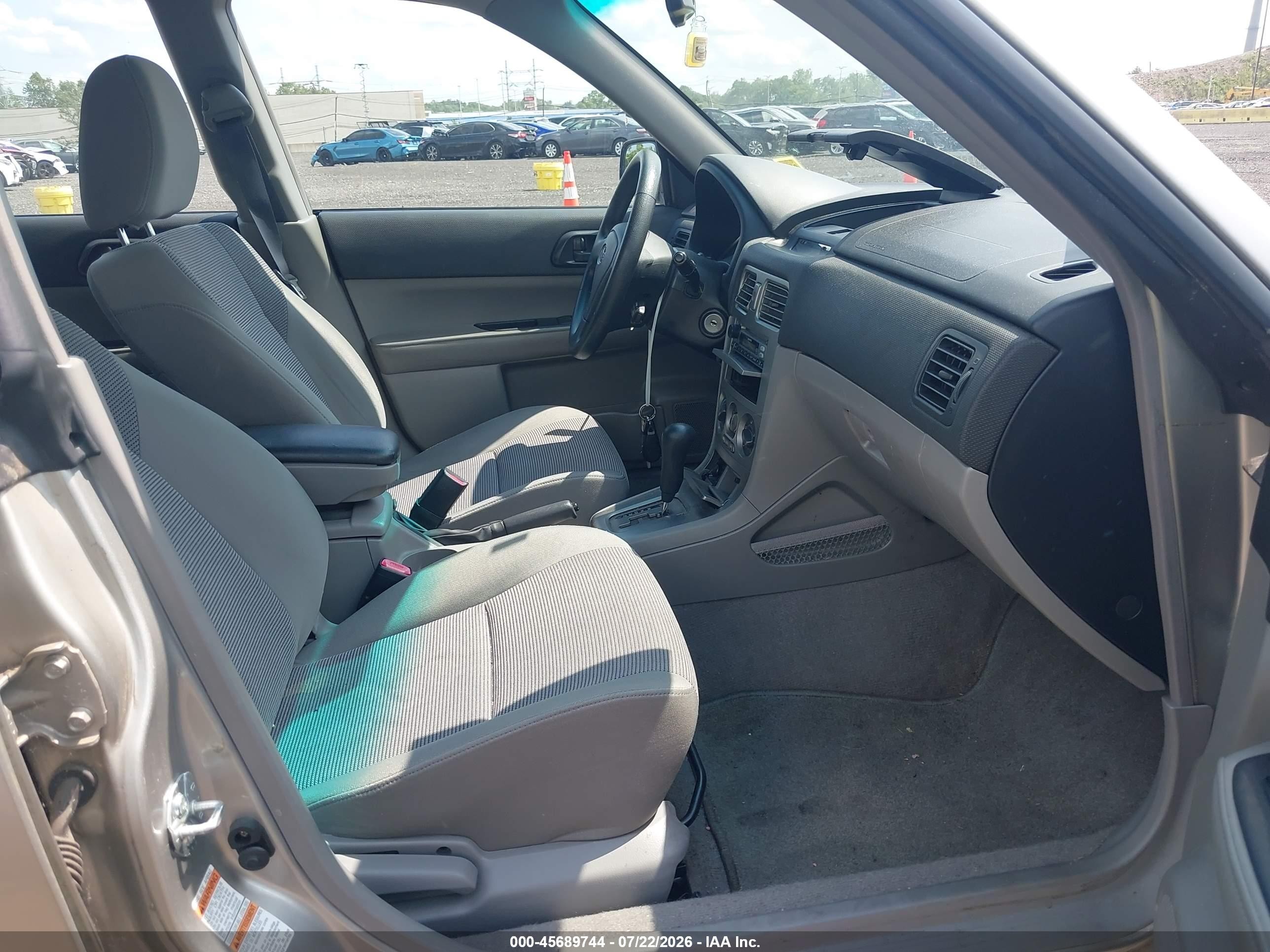 2007 Subaru Forester 2.5x Silver vin: JF1SG636X7H732113
