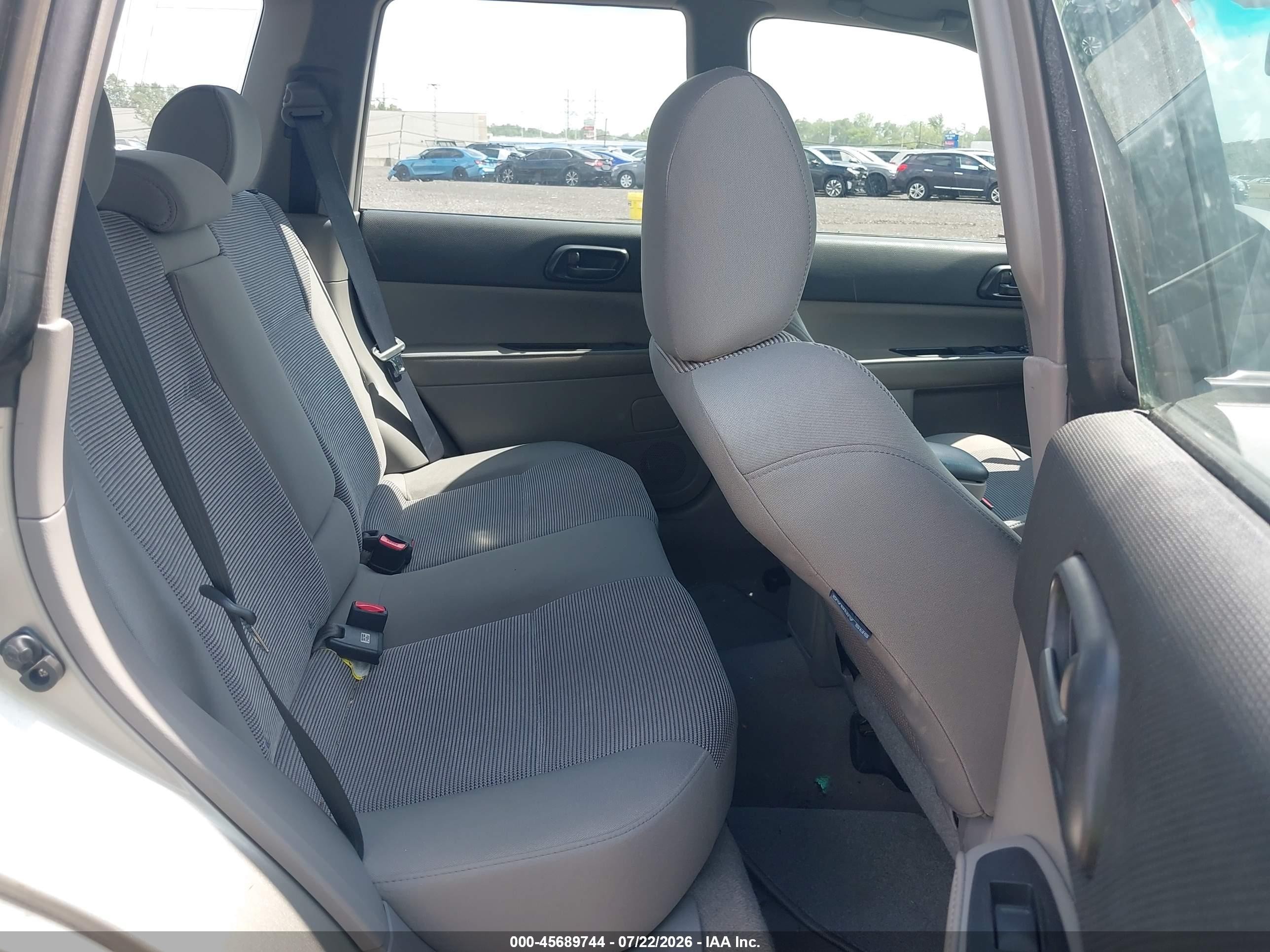 2007 Subaru Forester 2.5x Silver vin: JF1SG636X7H732113