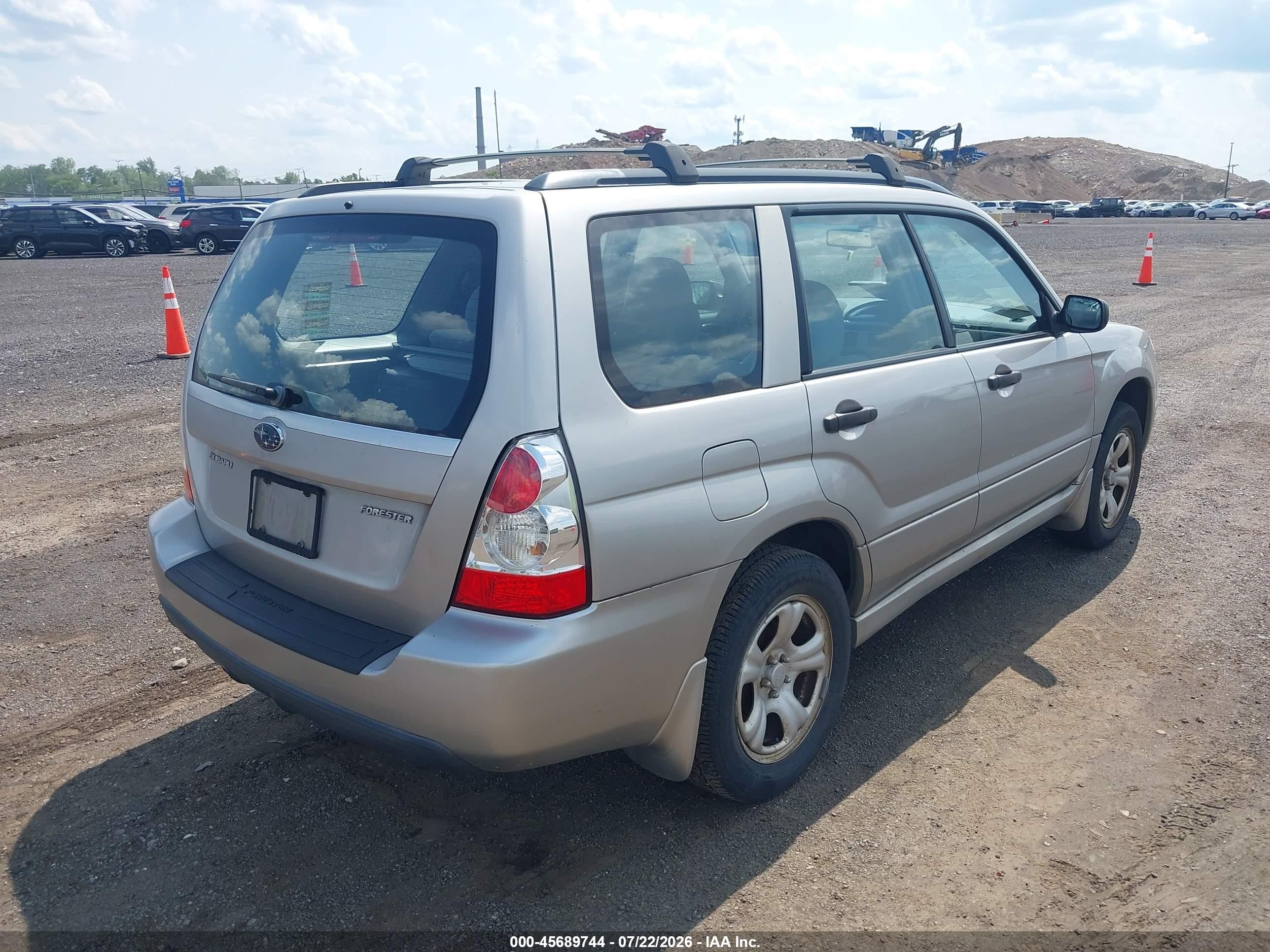 2007 Subaru Forester 2.5x Silver vin: JF1SG636X7H732113