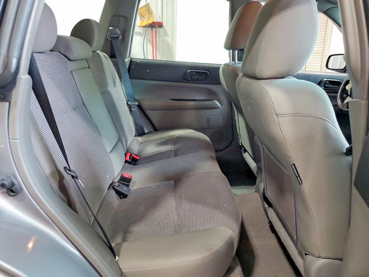2008 Subaru Forester 2.5x Silver vin: JF1SG636X8H720044