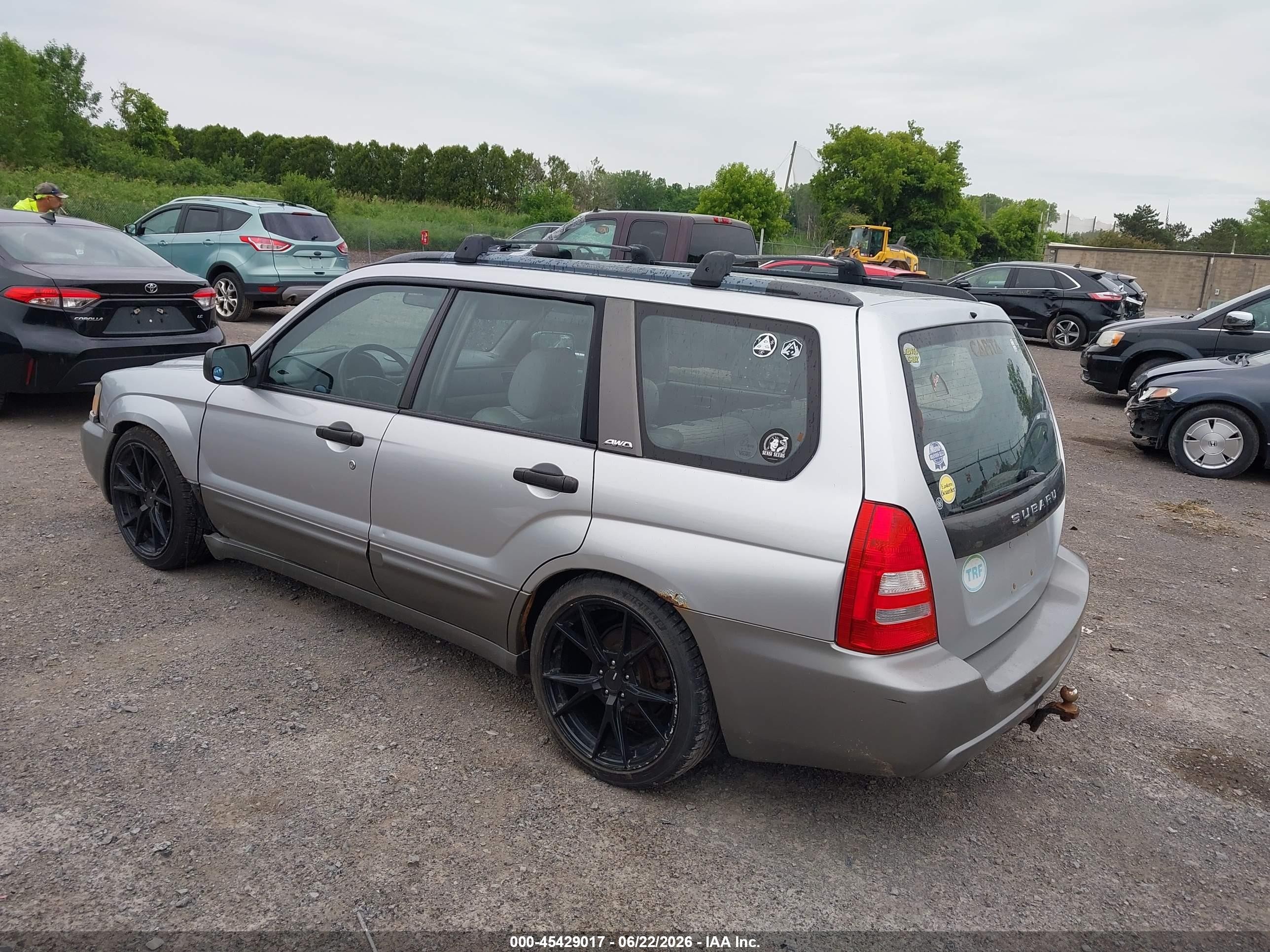 2004 Subaru Forester 2.5xs Silver vin: JF1SG65604H768014