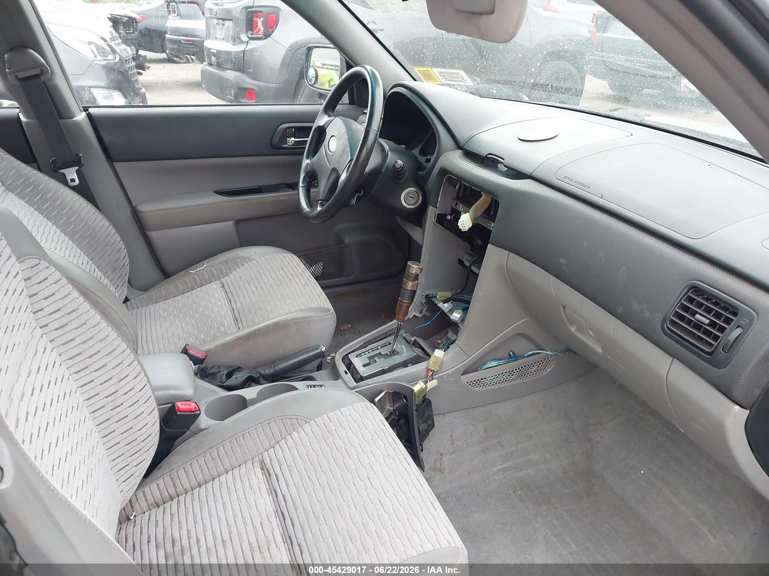 2004 Subaru Forester 2.5xs Silver vin: JF1SG65604H768014