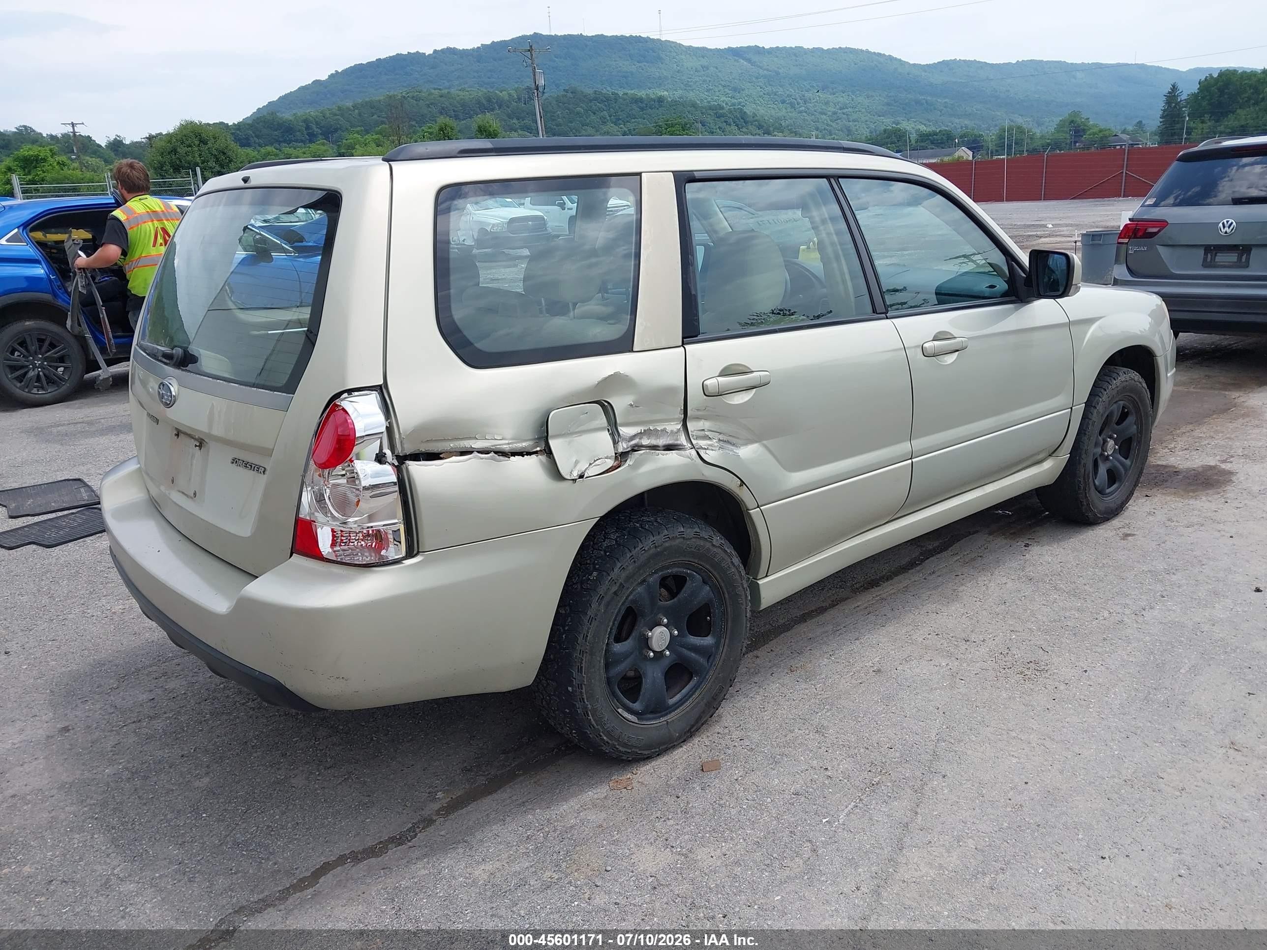 2006 Subaru Forester 2.5x Gold vin: JF1SG65606H702226
