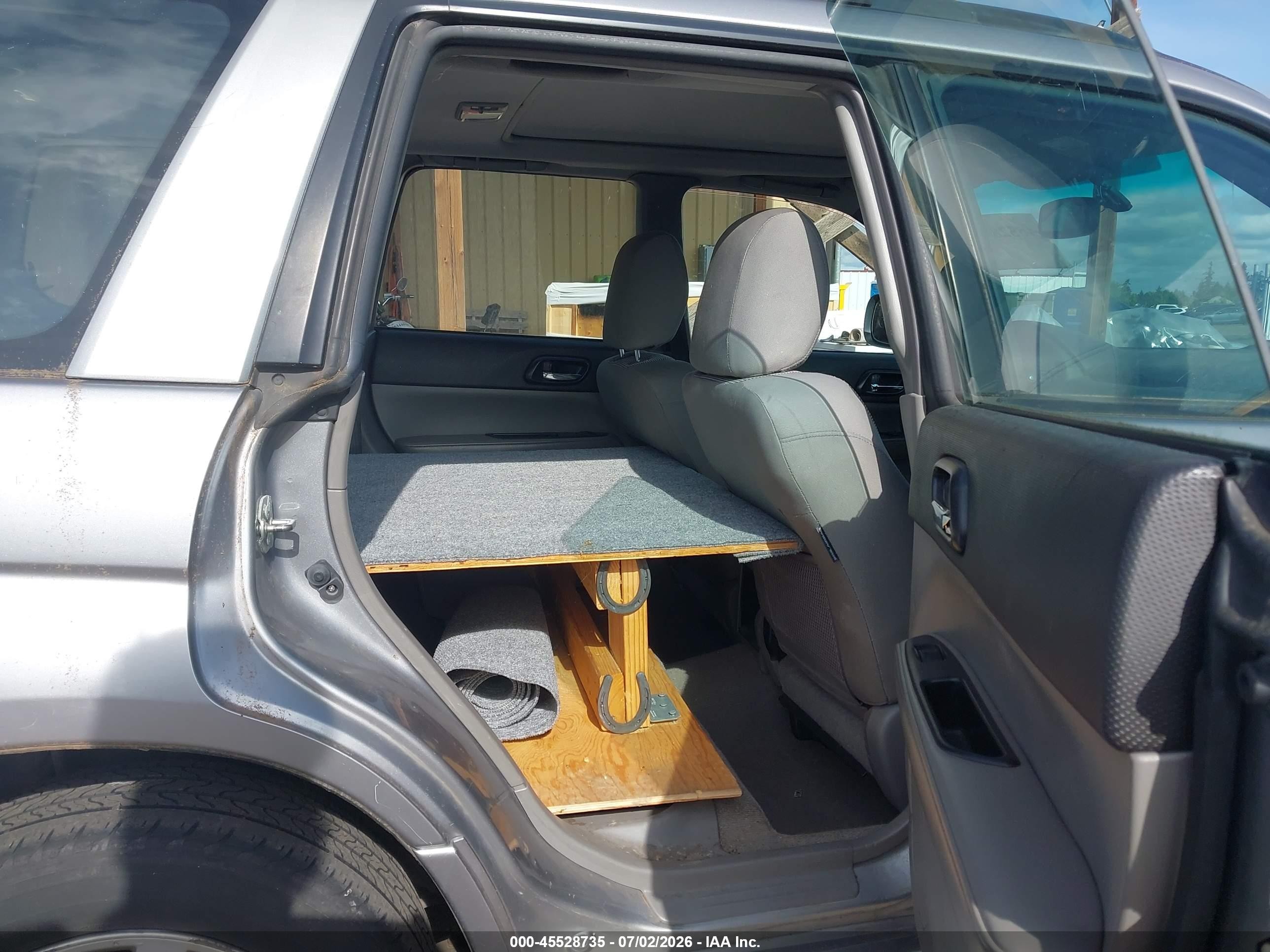 2008 Subaru Forester 2.5x Silver vin: JF1SG65608G707757