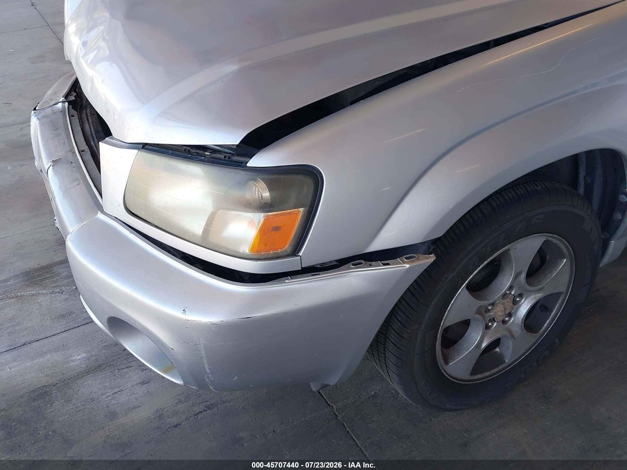 2004 Subaru Forester 2.5xs Silver vin: JF1SG65614H720652