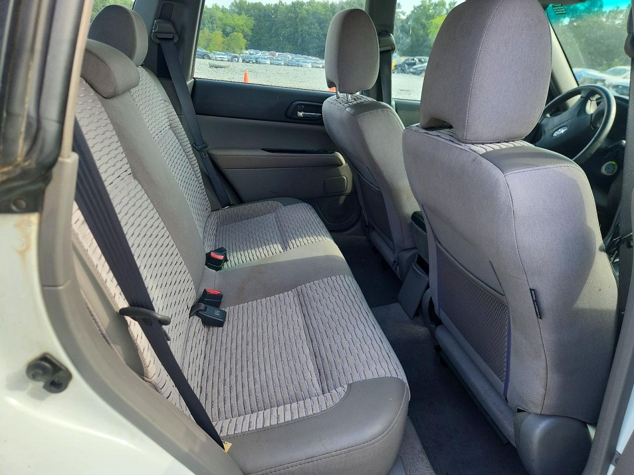 2004 Subaru Forester 2.5xs White vin: JF1SG65634H760232