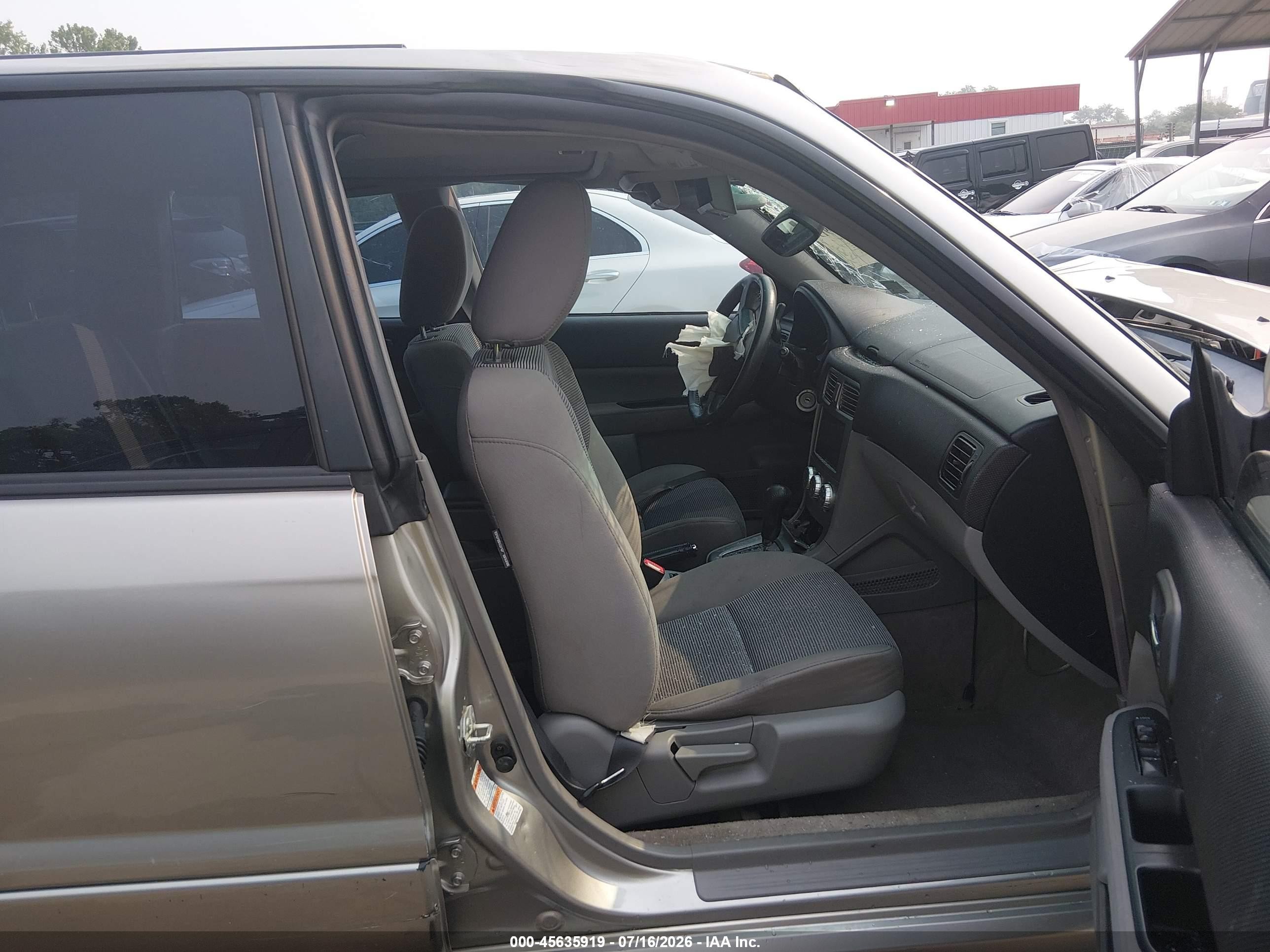2006 Subaru Forester 2.5x Silver vin: JF1SG65666H721752