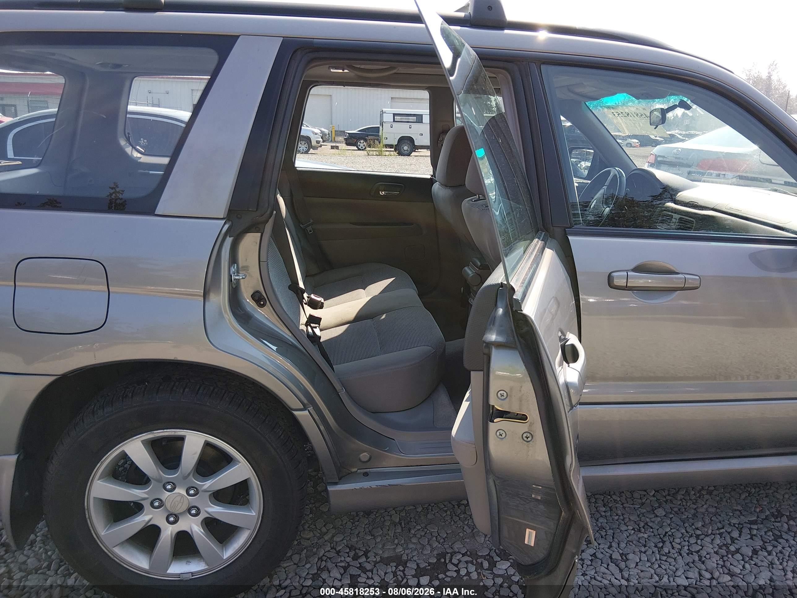 2006 Subaru Forester 2.5x Silver vin: JF1SG65666H722089