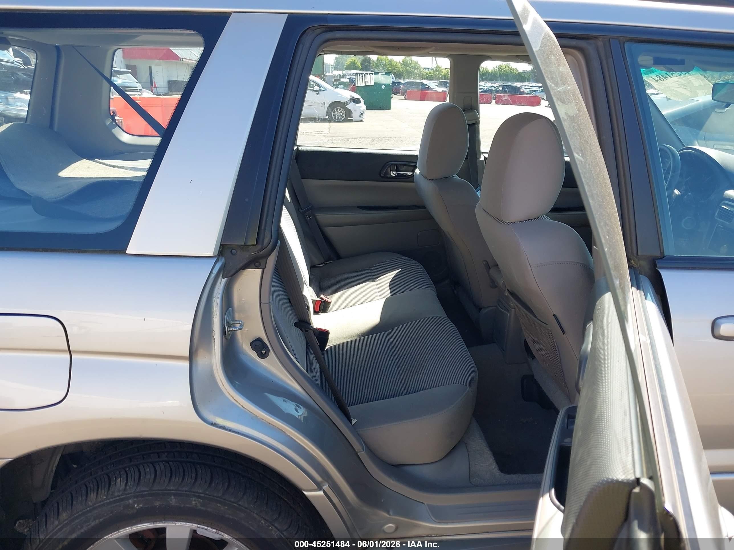 2007 Subaru Forester 2.5x Gray vin: JF1SG65677H710874