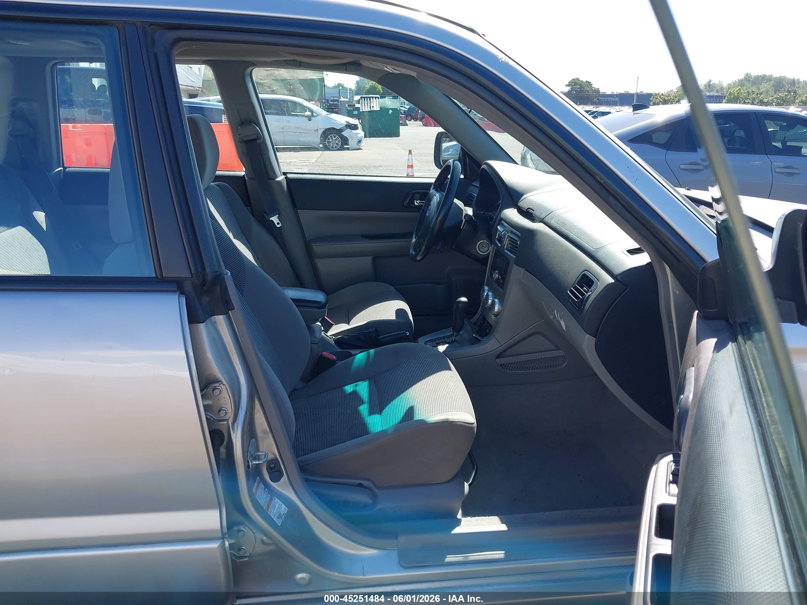 2007 Subaru Forester 2.5x Gray vin: JF1SG65677H710874