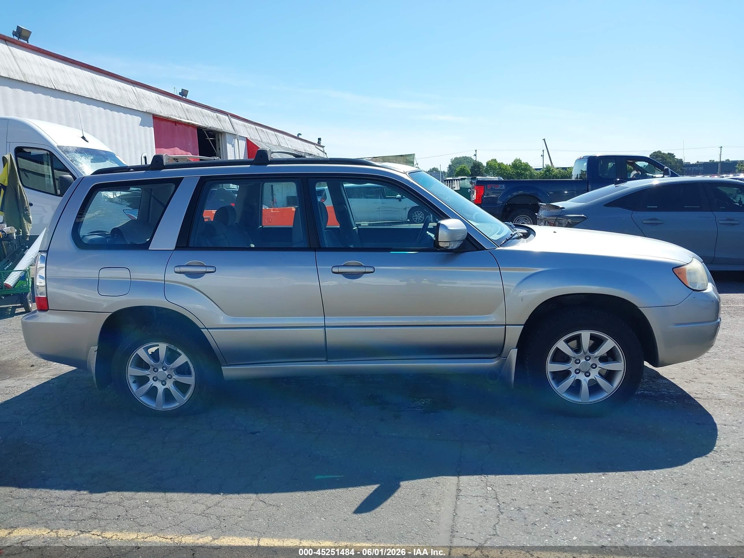 2007 Subaru Forester 2.5x Gray vin: JF1SG65677H710874