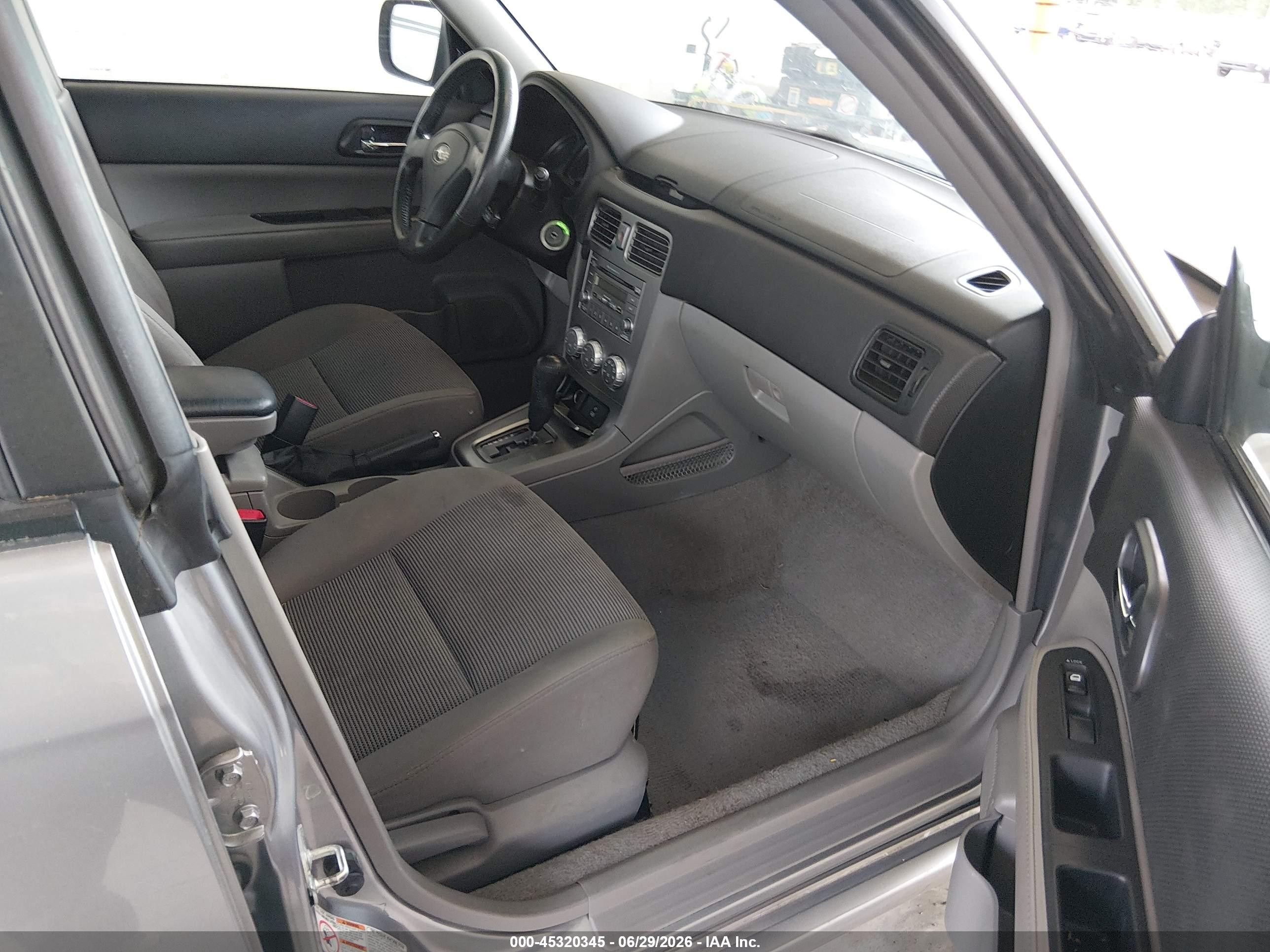 2008 Subaru Forester 2.5x Silver vin: JF1SG65688H710819