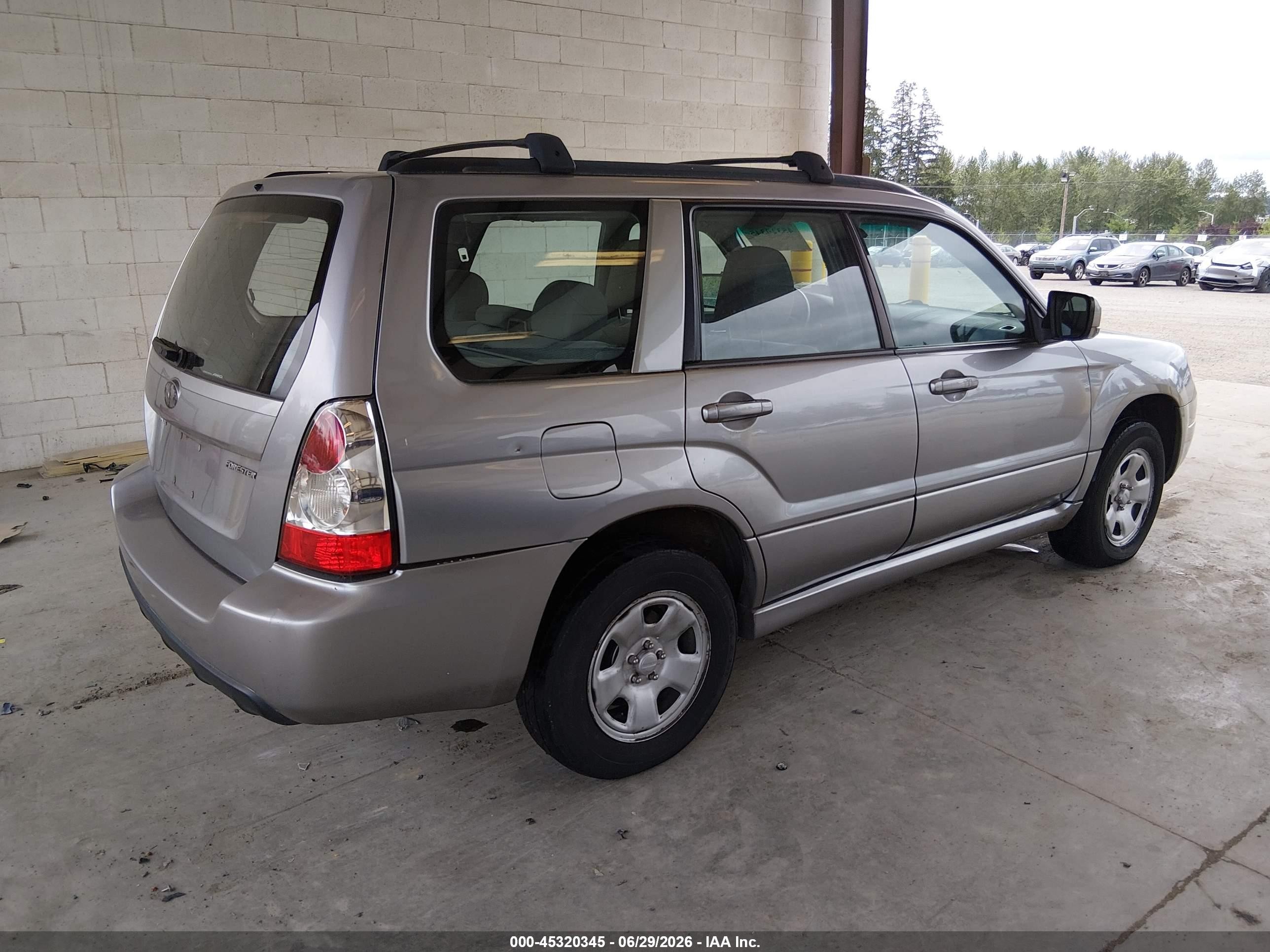 2008 Subaru Forester 2.5x Silver vin: JF1SG65688H710819