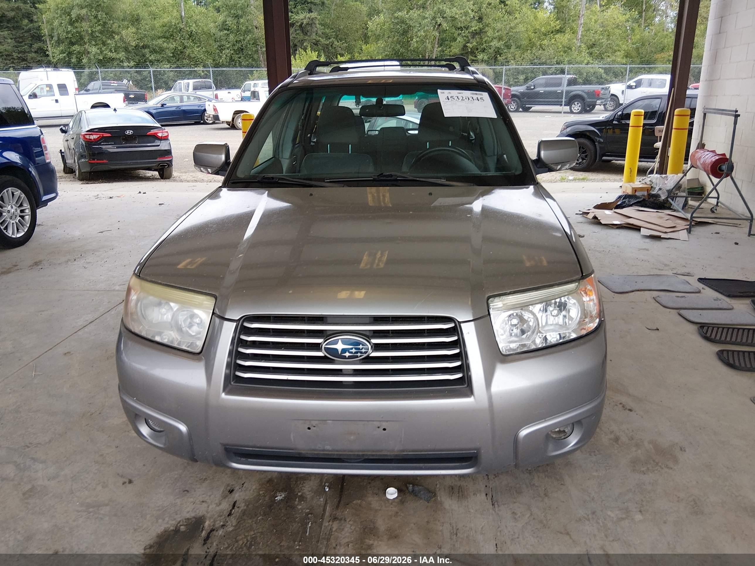 2008 Subaru Forester 2.5x Silver vin: JF1SG65688H710819