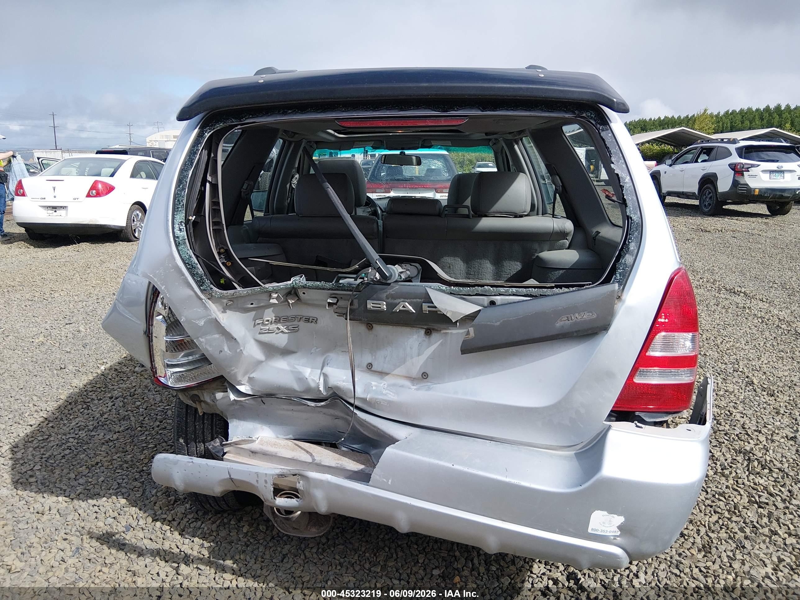 2004 Subaru Forester 2.5xs Silver vin: JF1SG65694H758520