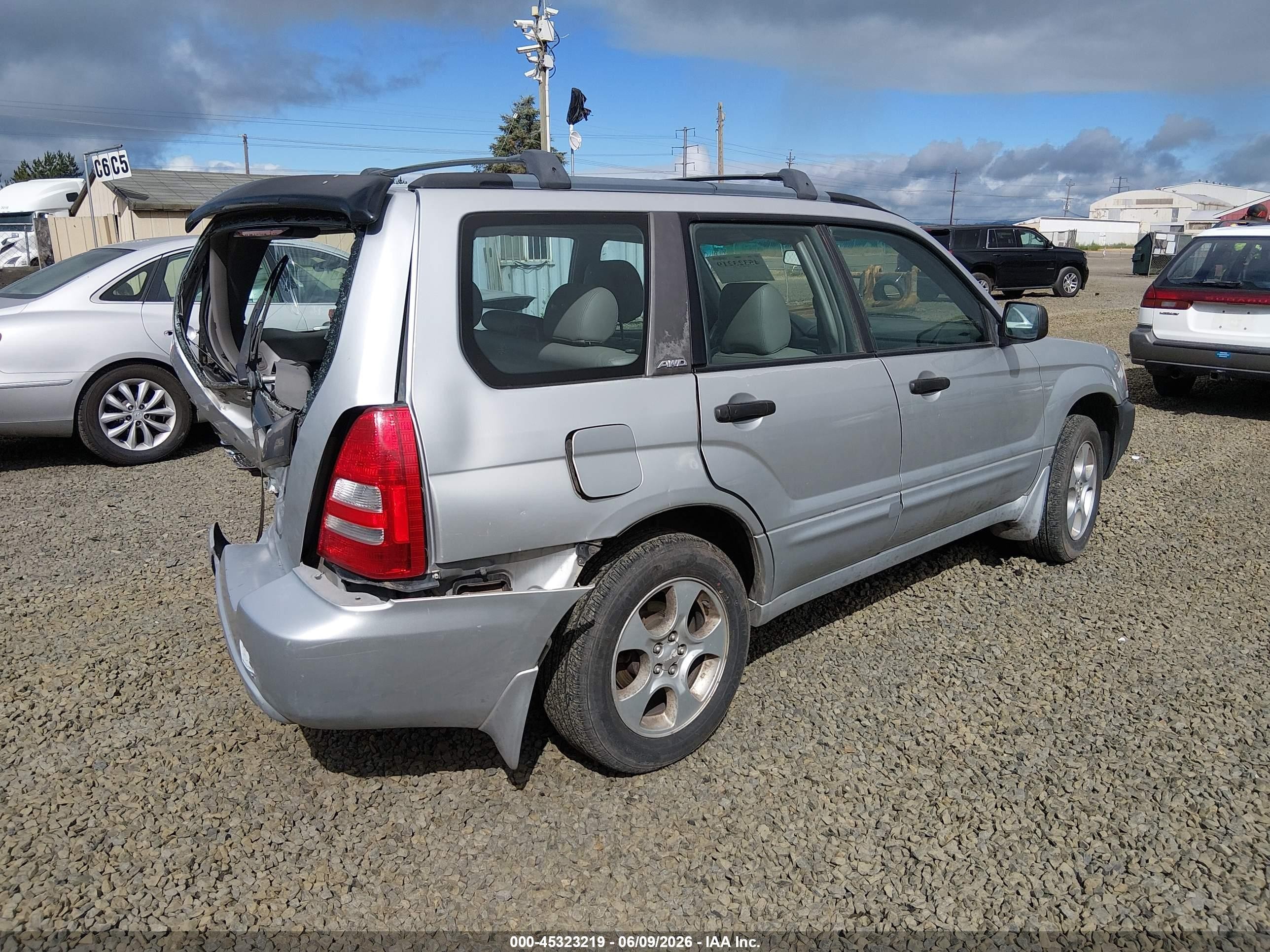 2004 Subaru Forester 2.5xs Silver vin: JF1SG65694H758520