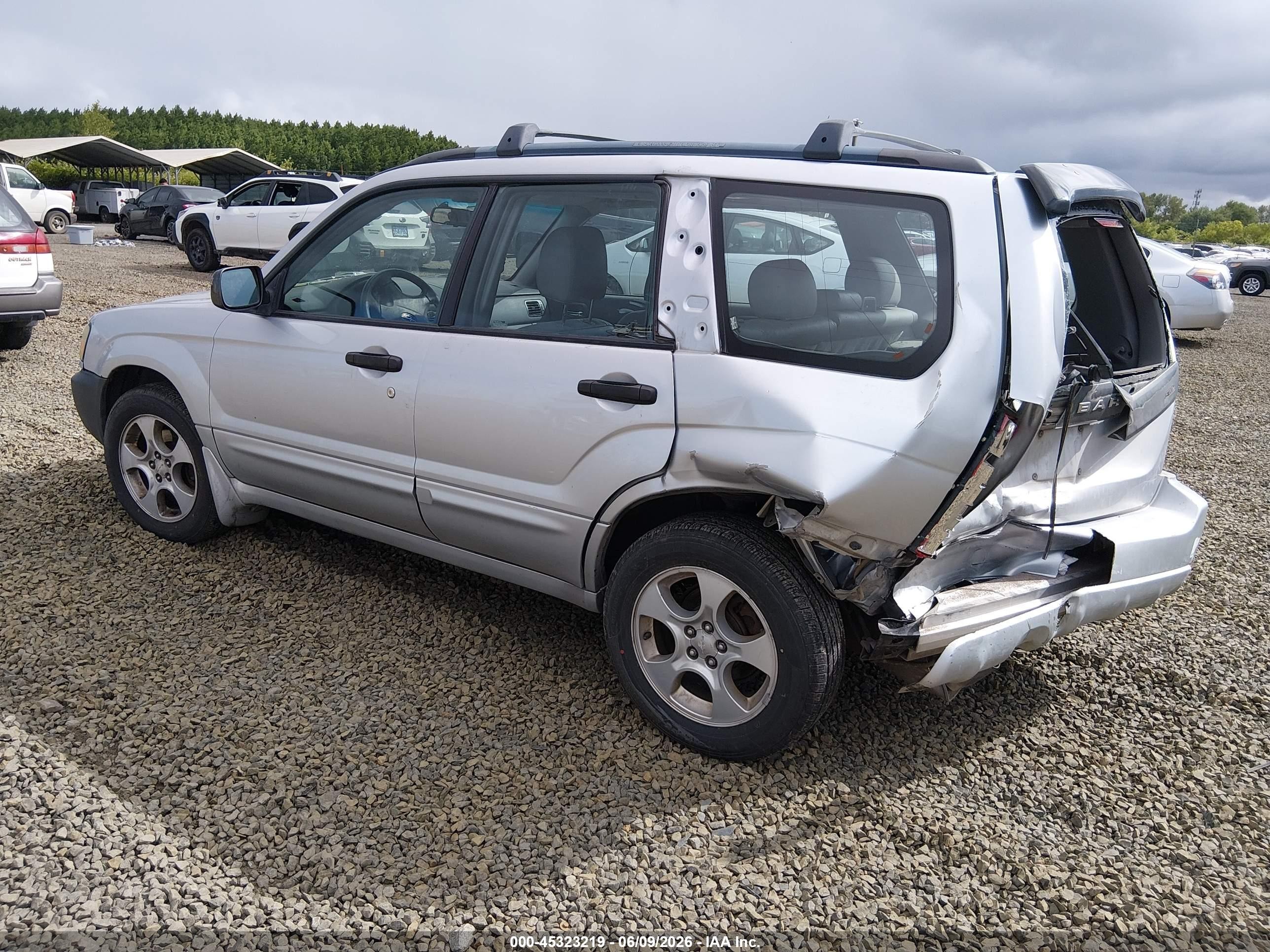 2004 Subaru Forester 2.5xs Silver vin: JF1SG65694H758520