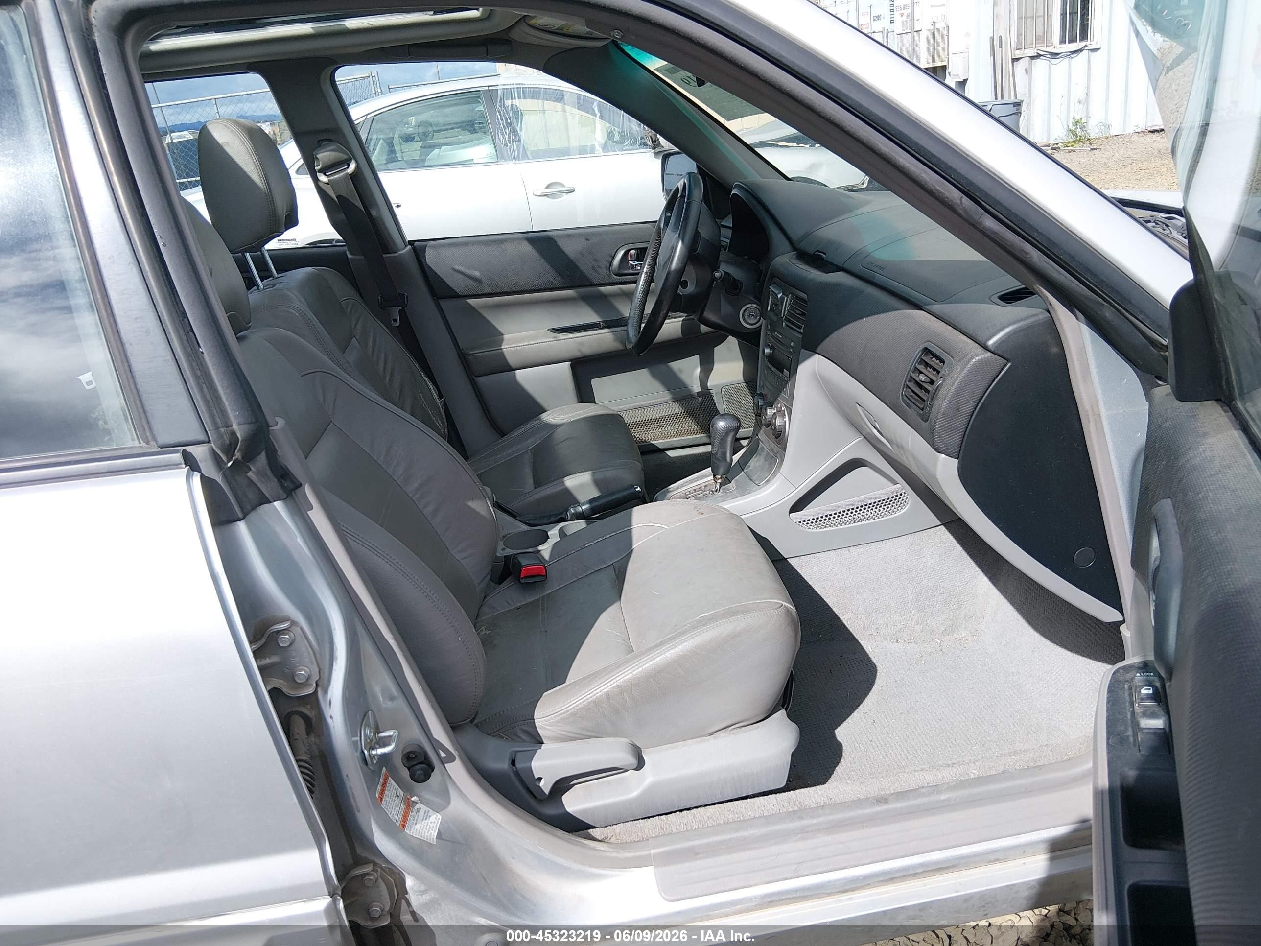 2004 Subaru Forester 2.5xs Silver vin: JF1SG65694H758520