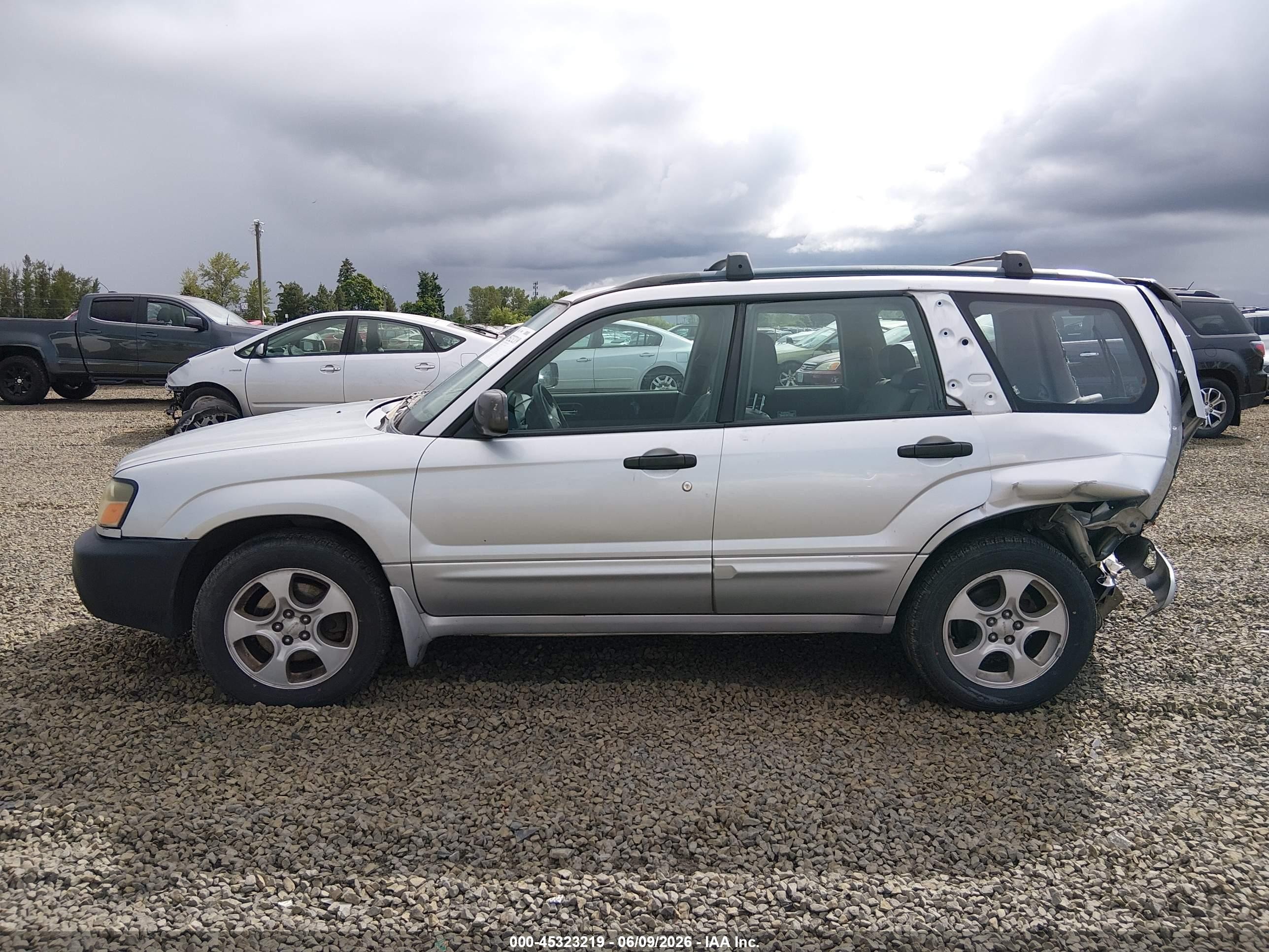 2004 Subaru Forester 2.5xs Silver vin: JF1SG65694H758520
