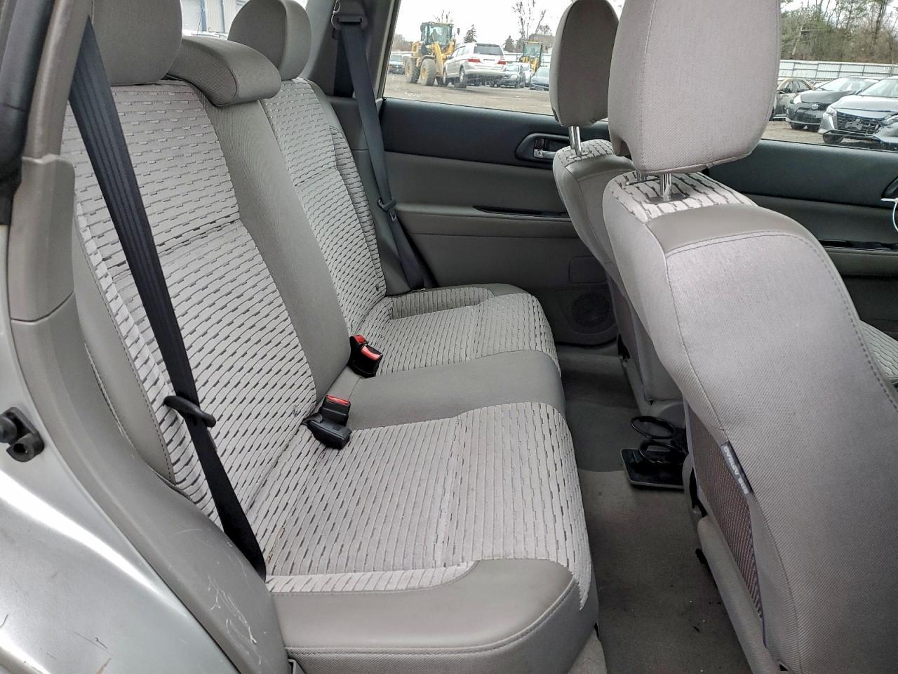 2005 Subaru Forester 2.5xs Silver vin: JF1SG65695H709237