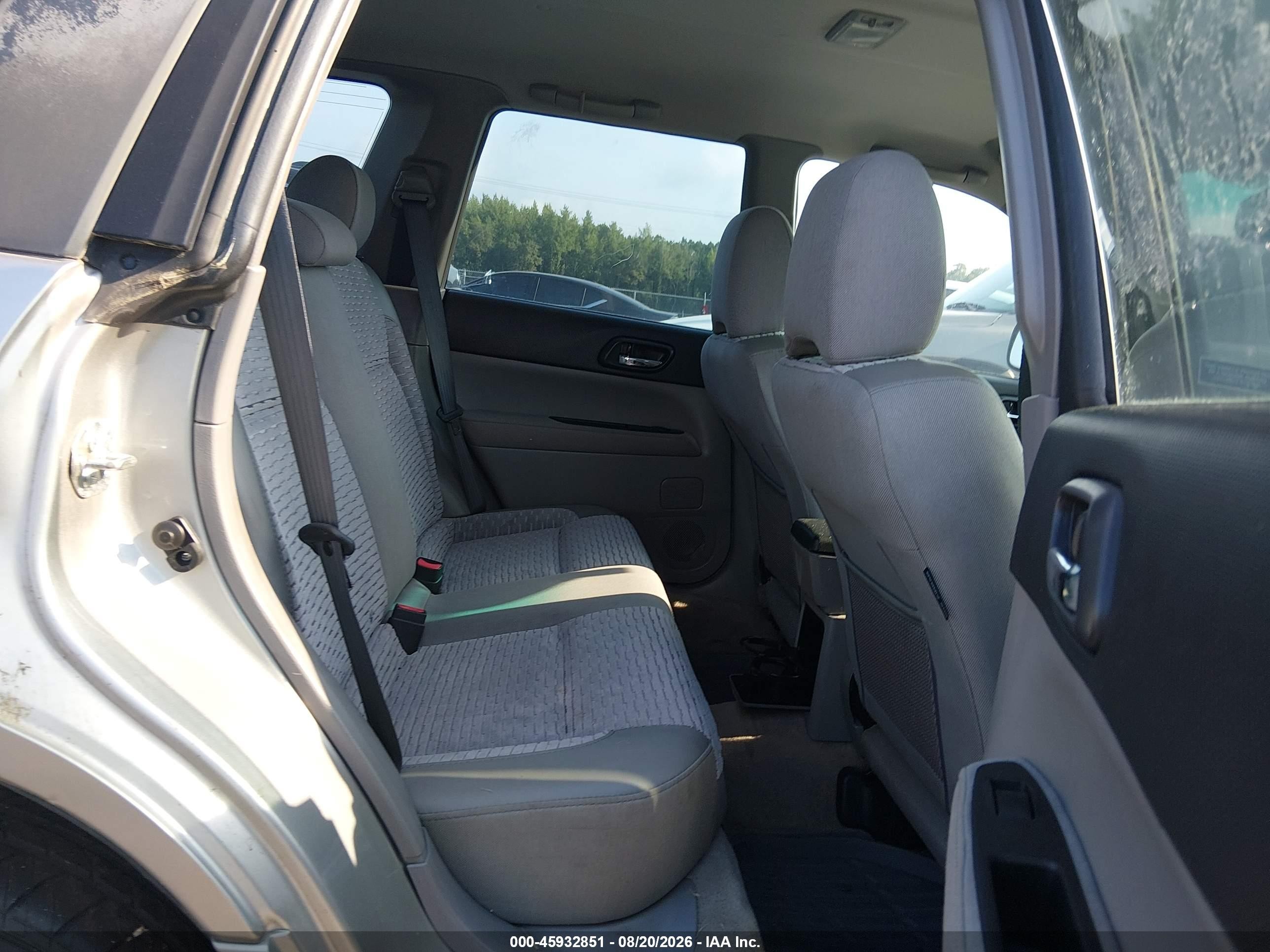 2005 Subaru Forester 2.5xs Silver vin: JF1SG65695H744165