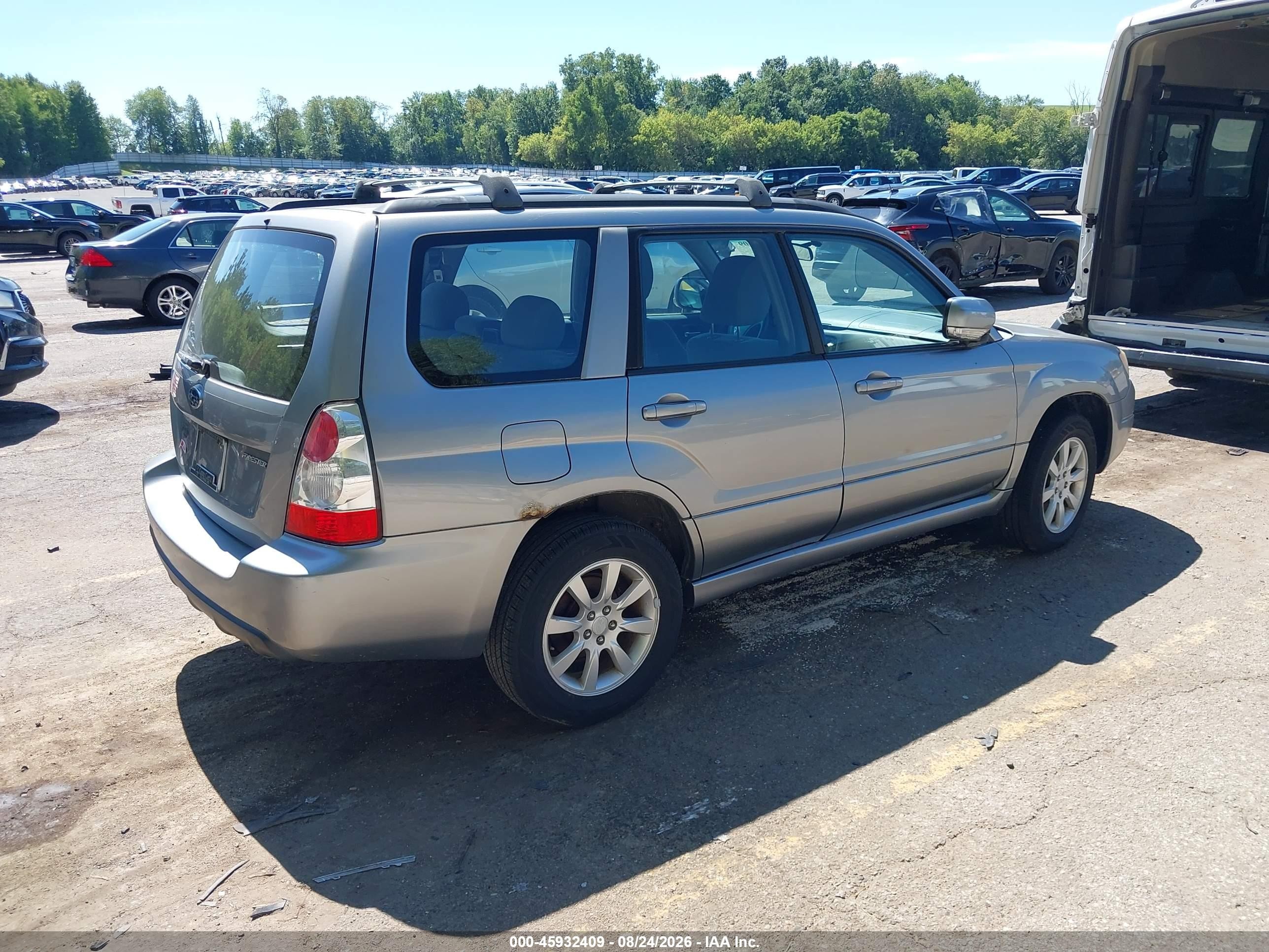 2007 Subaru Forester 2.5x Silver vin: JF1SG65697H715218