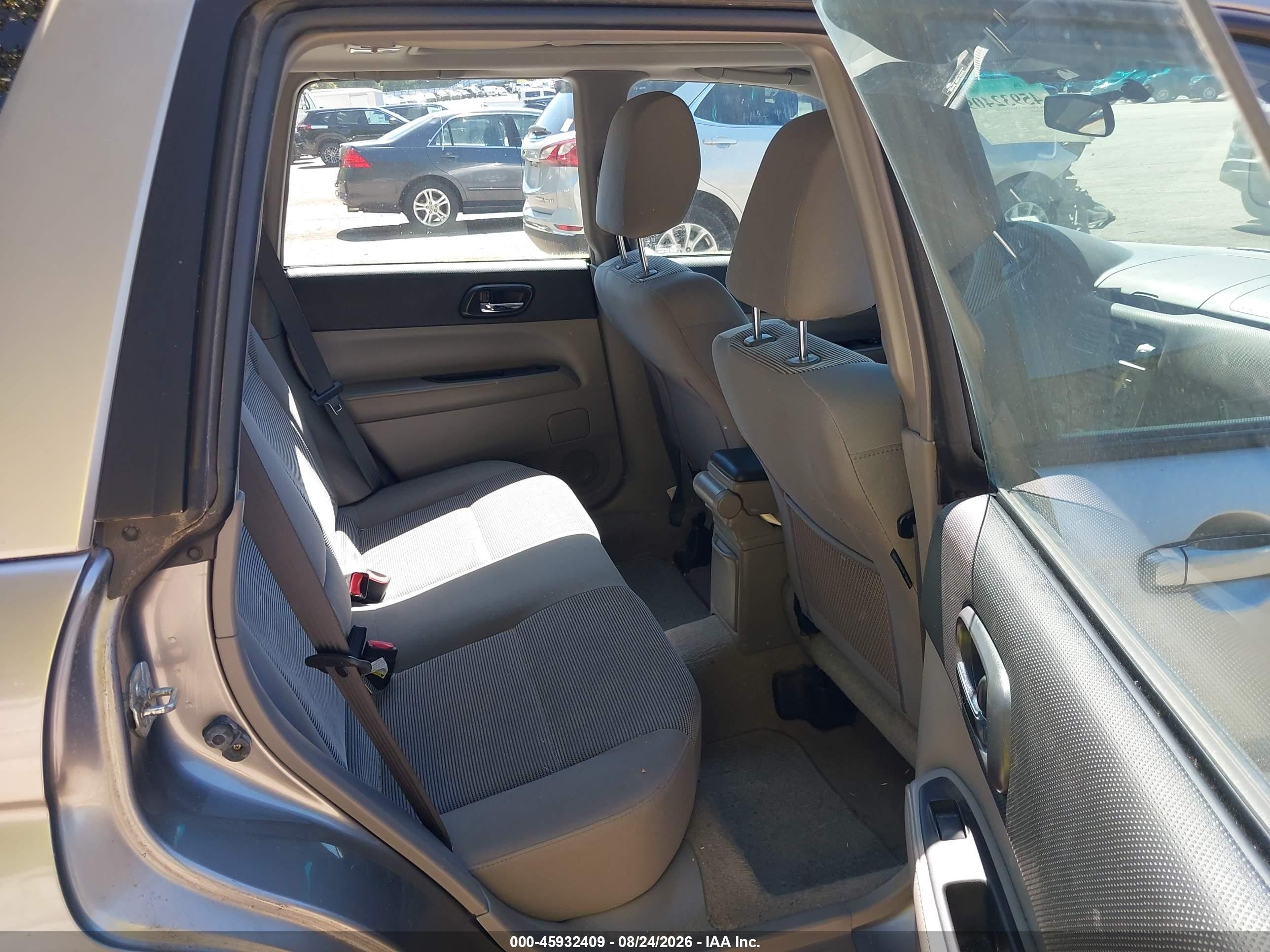 2007 Subaru Forester 2.5x Silver vin: JF1SG65697H715218