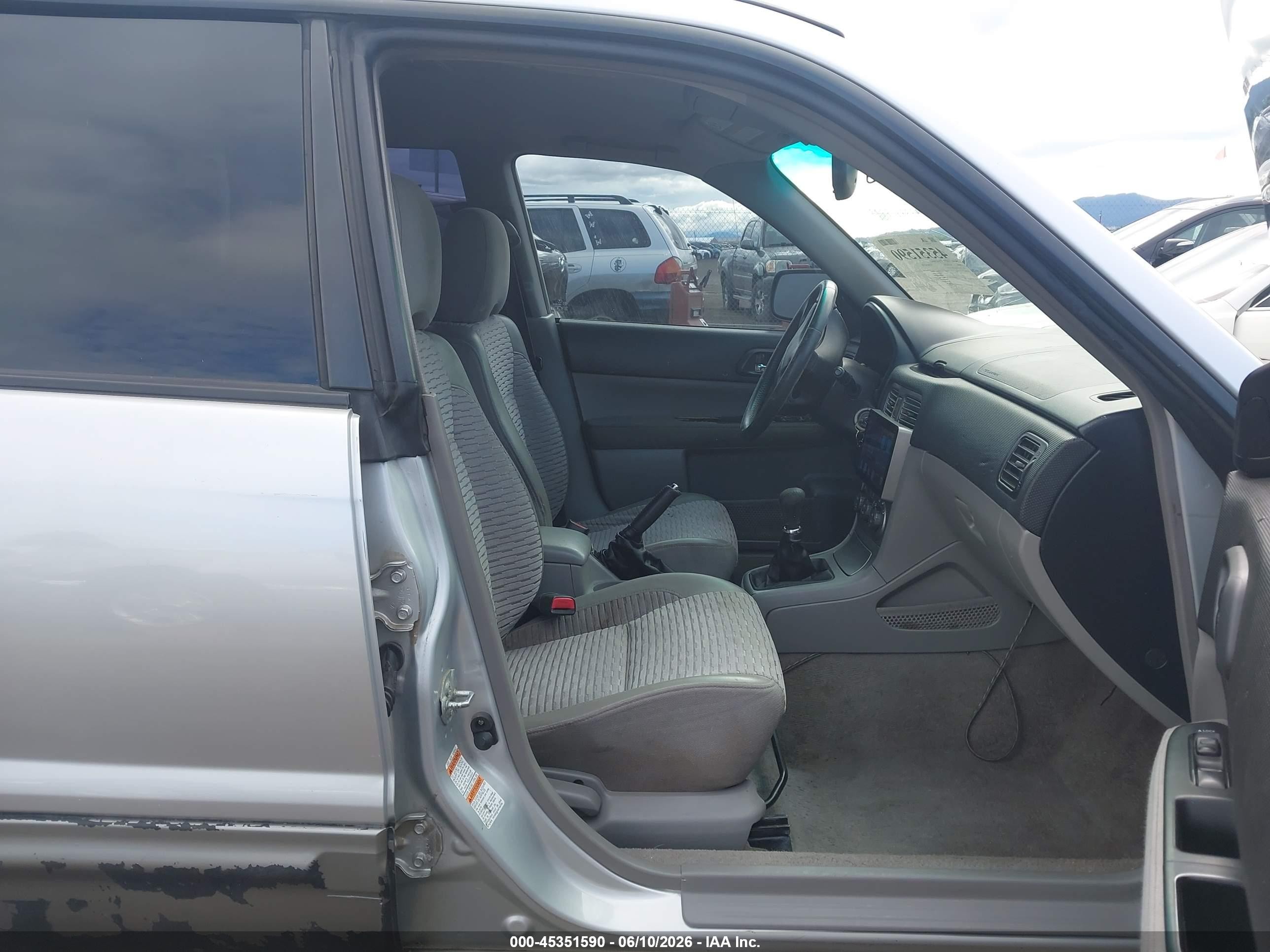 2004 Subaru Forester 2.5xs Silver vin: JF1SG656X4G762517