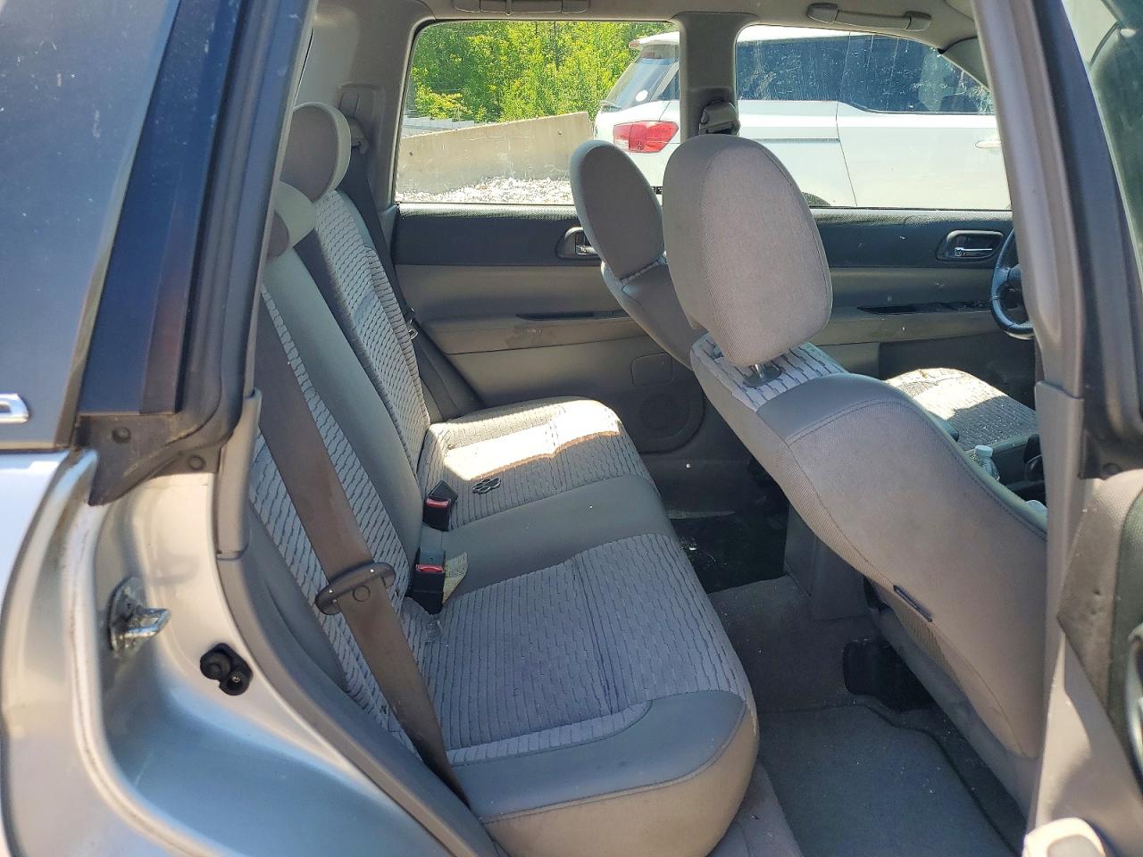 2004 Subaru Forester 2.5xs Silver vin: JF1SG656X4H710217