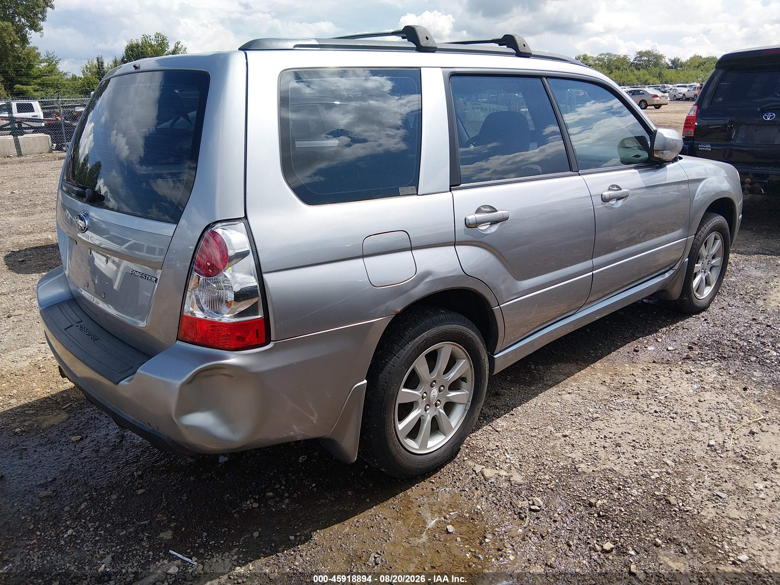 2008 Subaru Forester 2.5x Silver vin: JF1SG656X8H715438