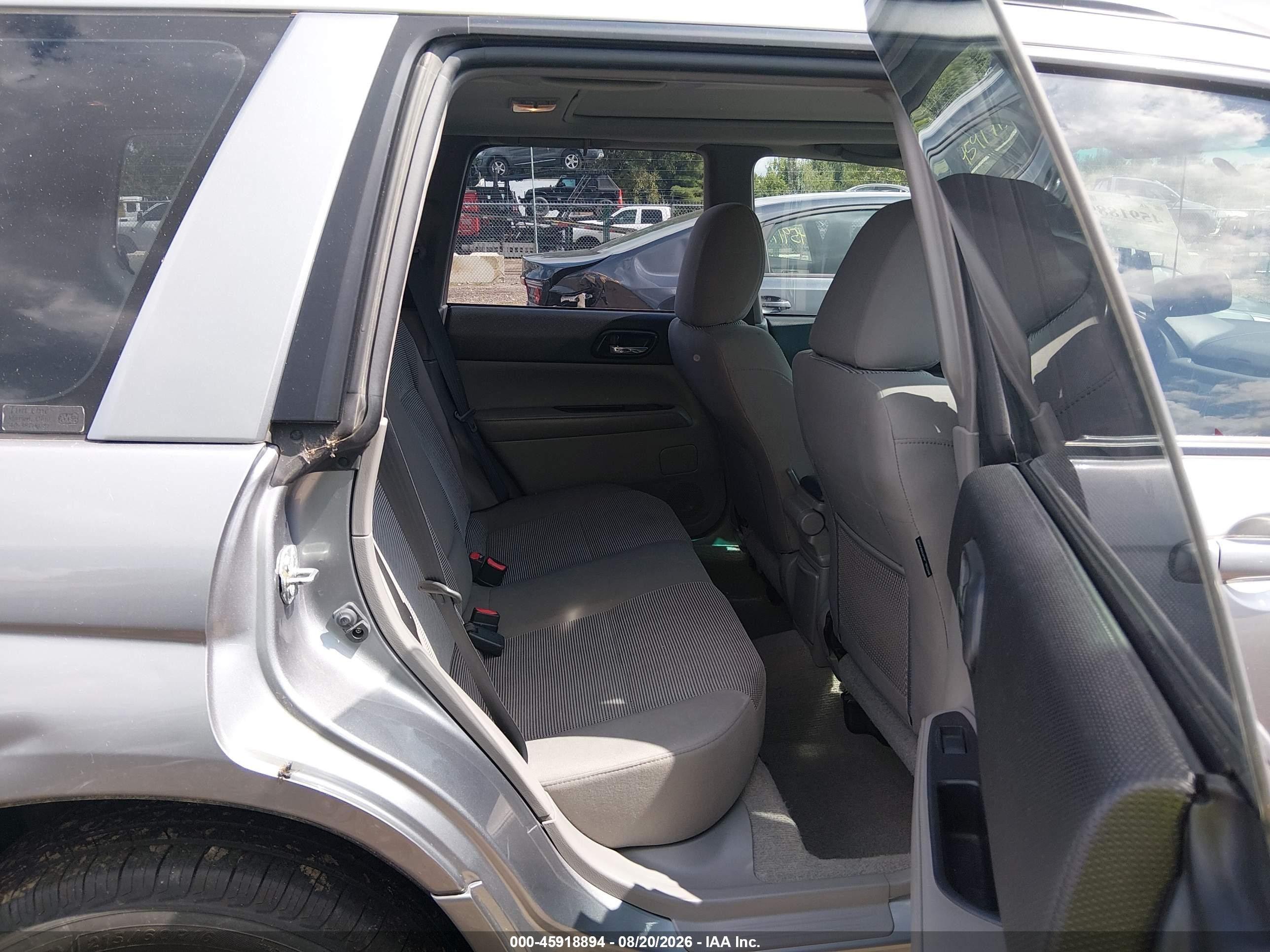 2008 Subaru Forester 2.5x Silver vin: JF1SG656X8H715438