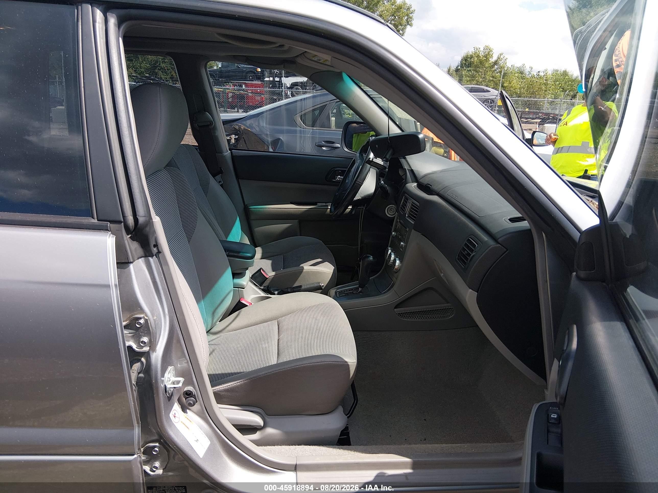2008 Subaru Forester 2.5x Silver vin: JF1SG656X8H715438