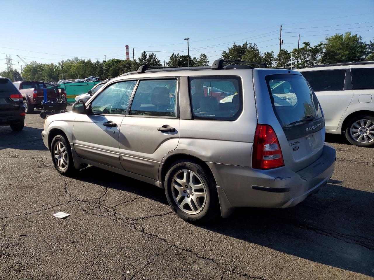 2005 Subaru Forester Silver vin: JF1SG67655H723892