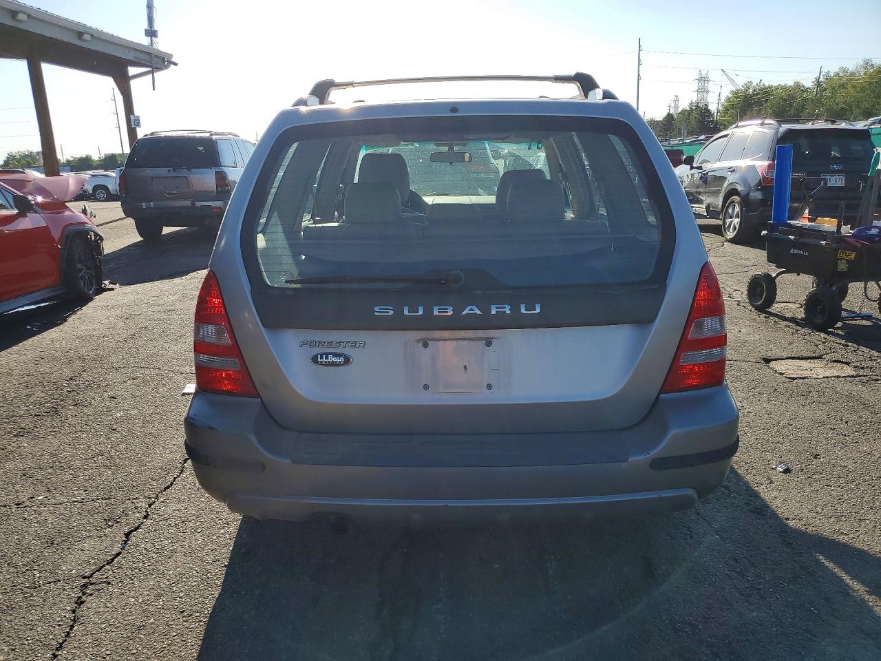 2005 Subaru Forester Silver vin: JF1SG67655H723892
