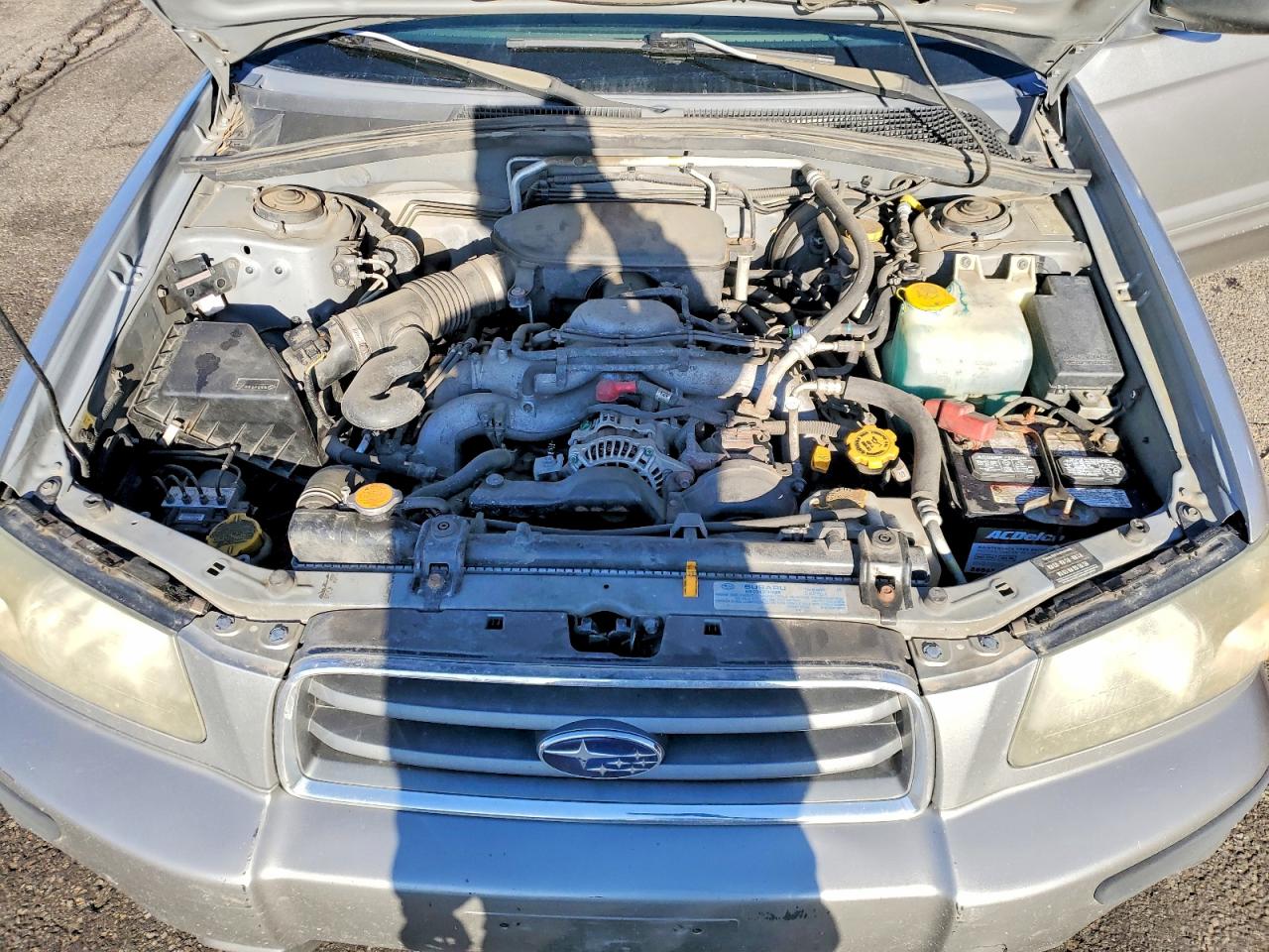 2005 Subaru Forester Silver vin: JF1SG67655H723892