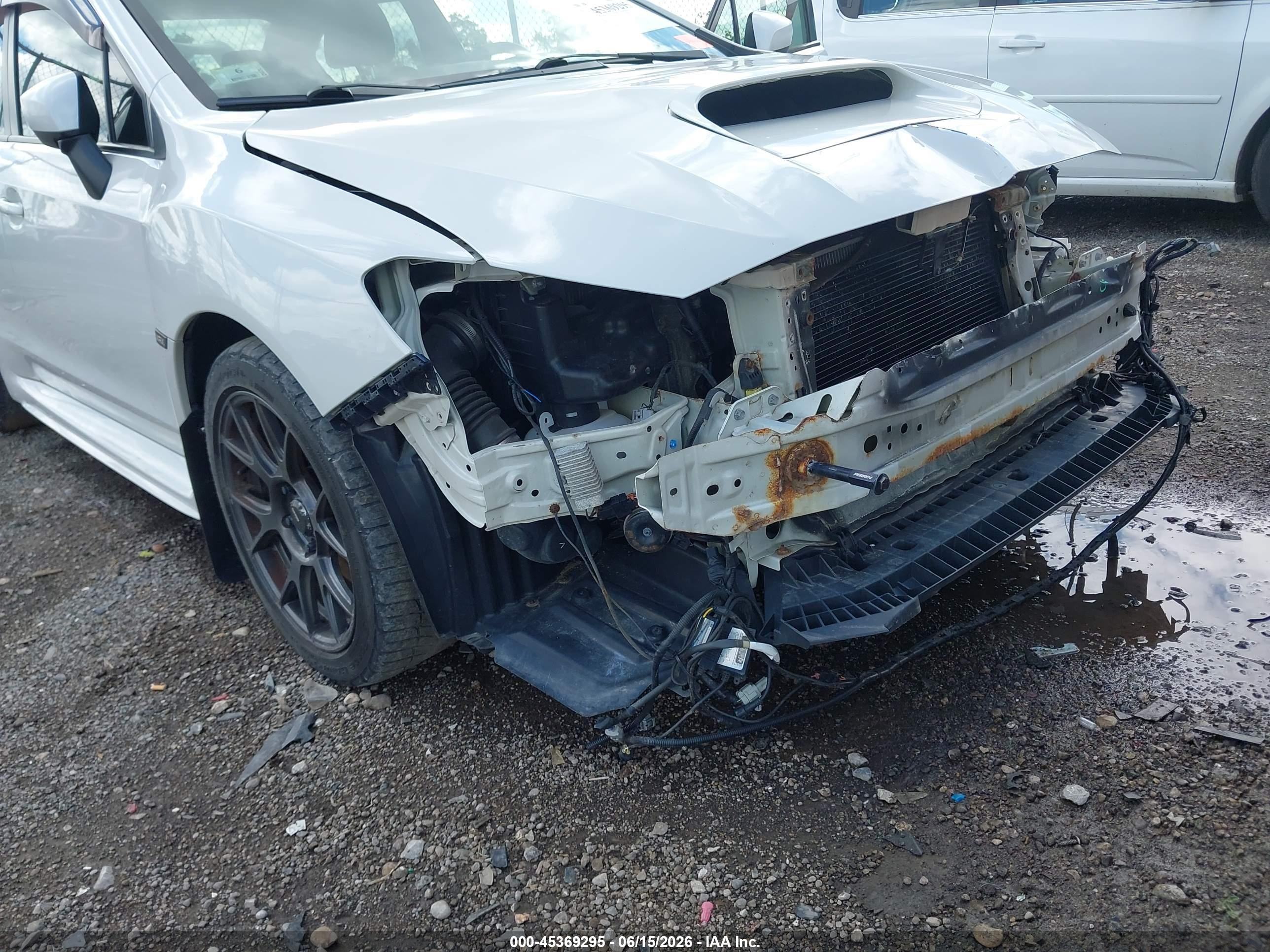 2015 Subaru Wrx Белый vin: JF1VA1A60F9831455