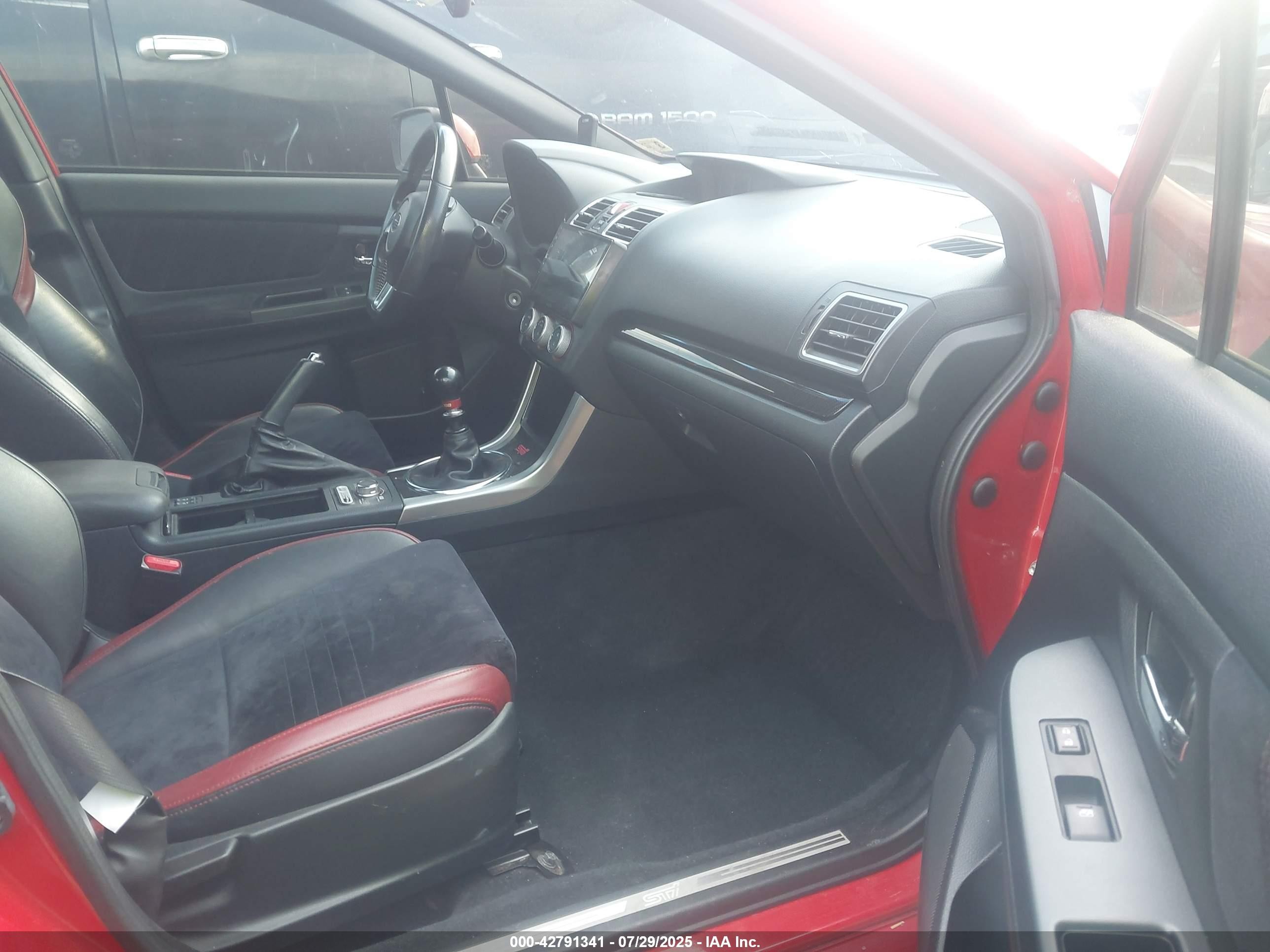 2015 Subaru Wrx Sti   Красный vin: JF1VA2L60F9826761