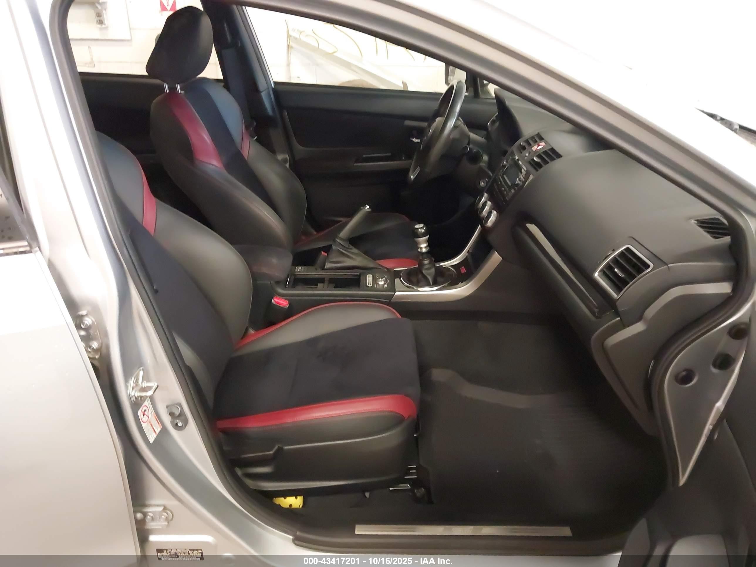 2015 Subaru Wrx Sti   Серебряный vin: JF1VA2L66F9813559
