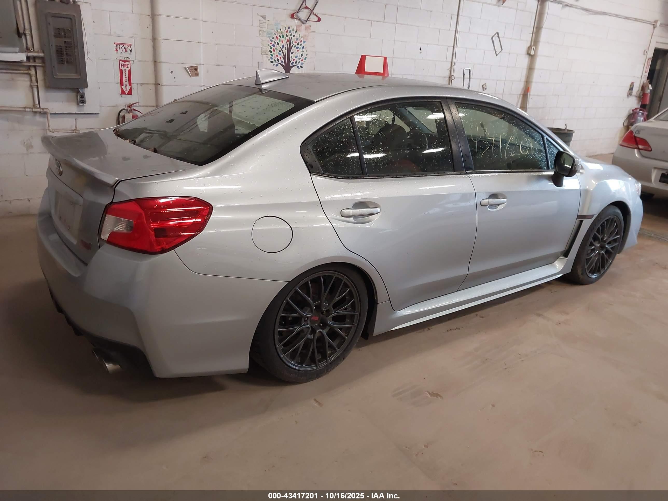 2015 Subaru Wrx Sti   Серебряный vin: JF1VA2L66F9813559